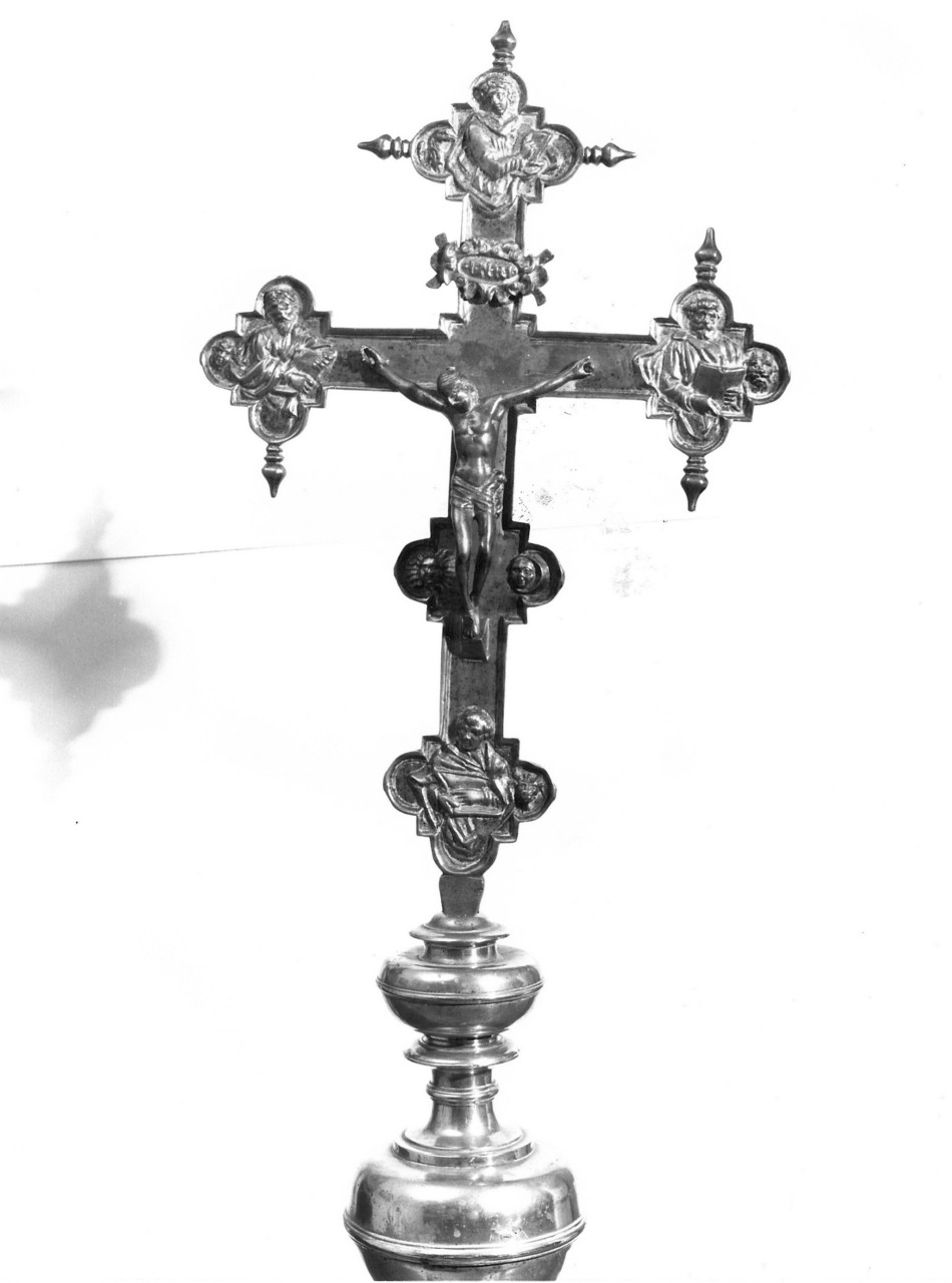 Cristo crocifisso/ simboli dei quattro evangelisti (croce astile) - produzione toscana (sec. XVII)