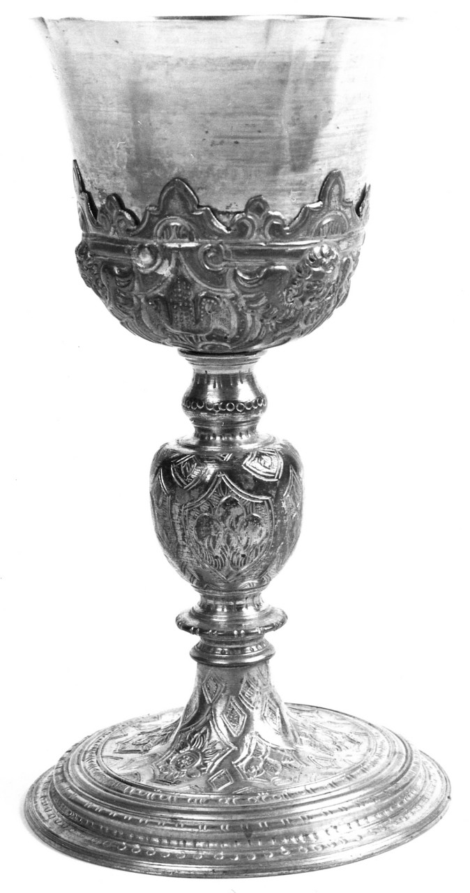 cherubino con giglio/ motivo decorativo (calice) - bottega europea (prima metà sec. XVII)