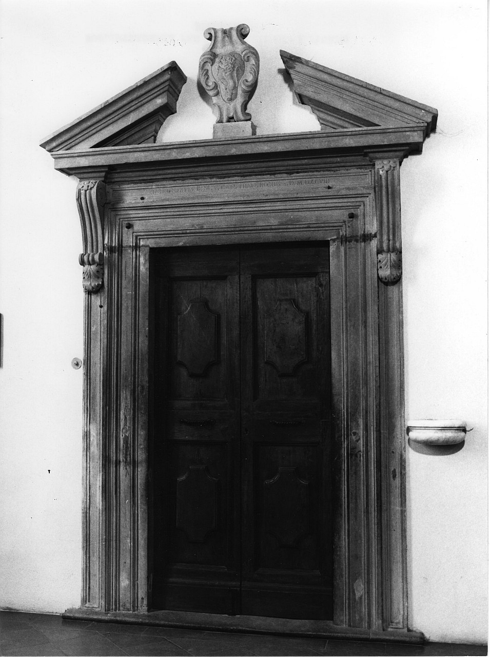 portale architravato - bottega toscana (inizio sec. XVIII)