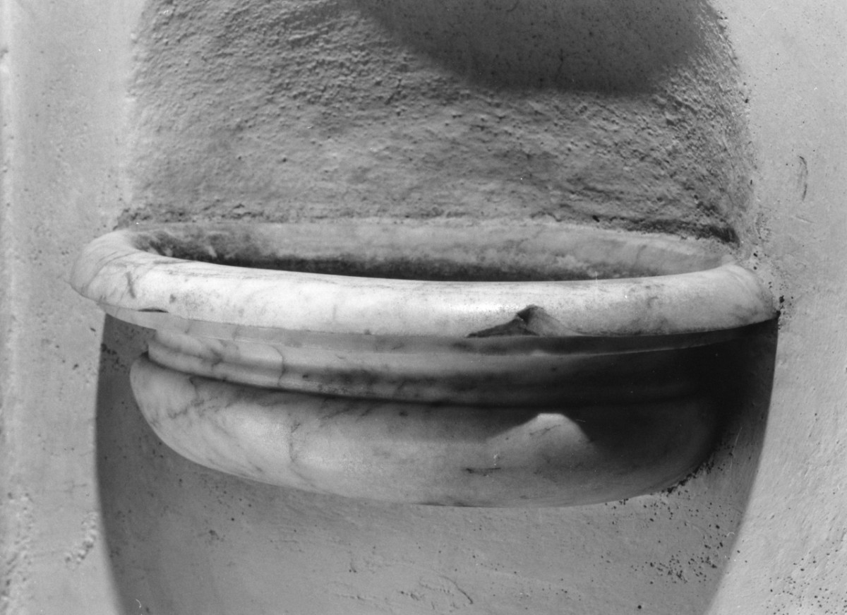 acquasantiera - da parete - bottega toscana (sec. XVII)