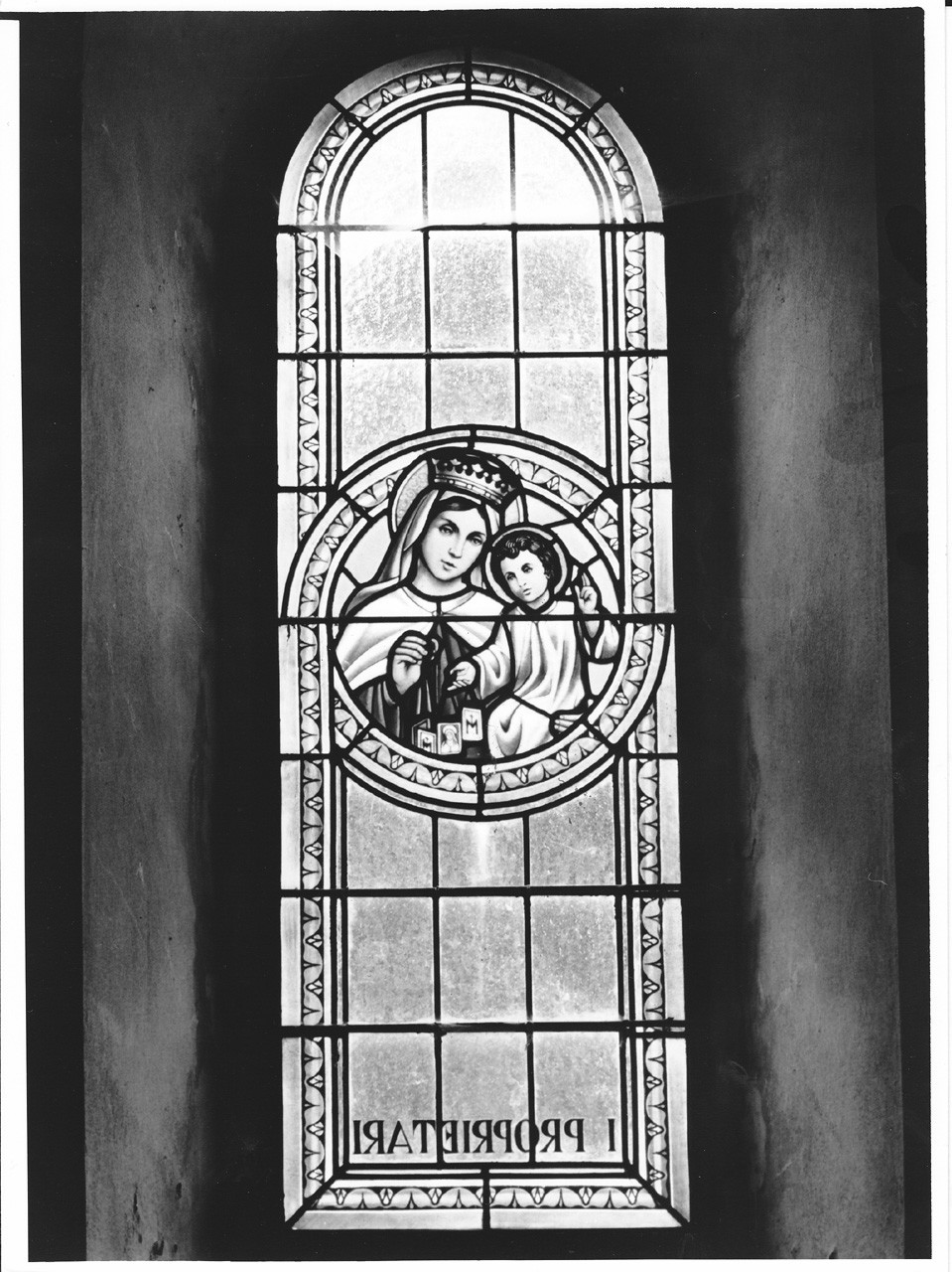 Madonna con Bambino (vetrata dipinta) - bottega toscana (seconda metà sec. XIX)