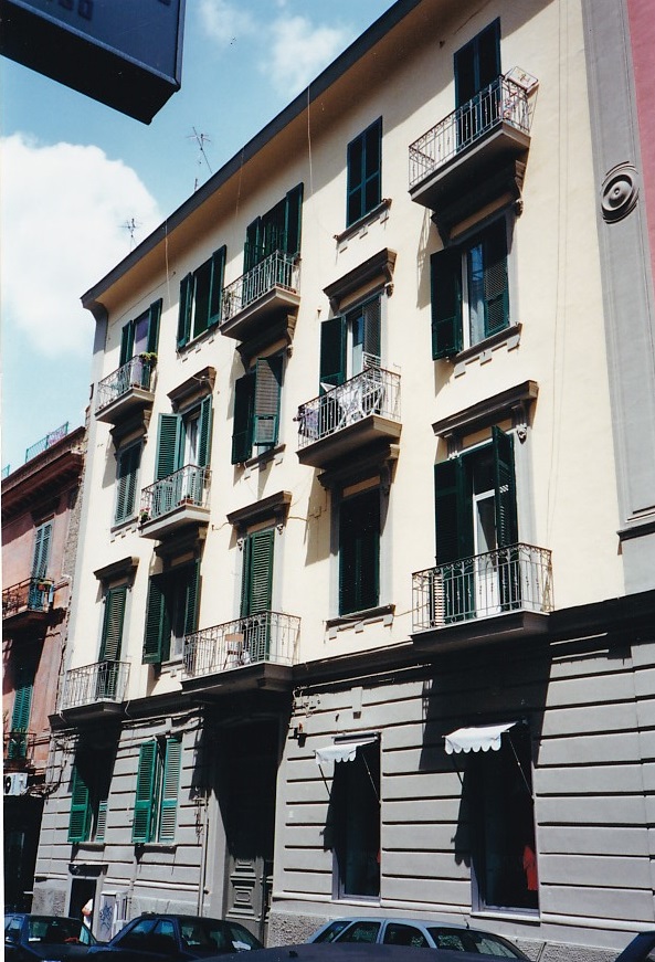 Palazzo in via Francesco Solimene, 64 (palazzo, civico) - Napoli (NA)  (XX, primo quarto)