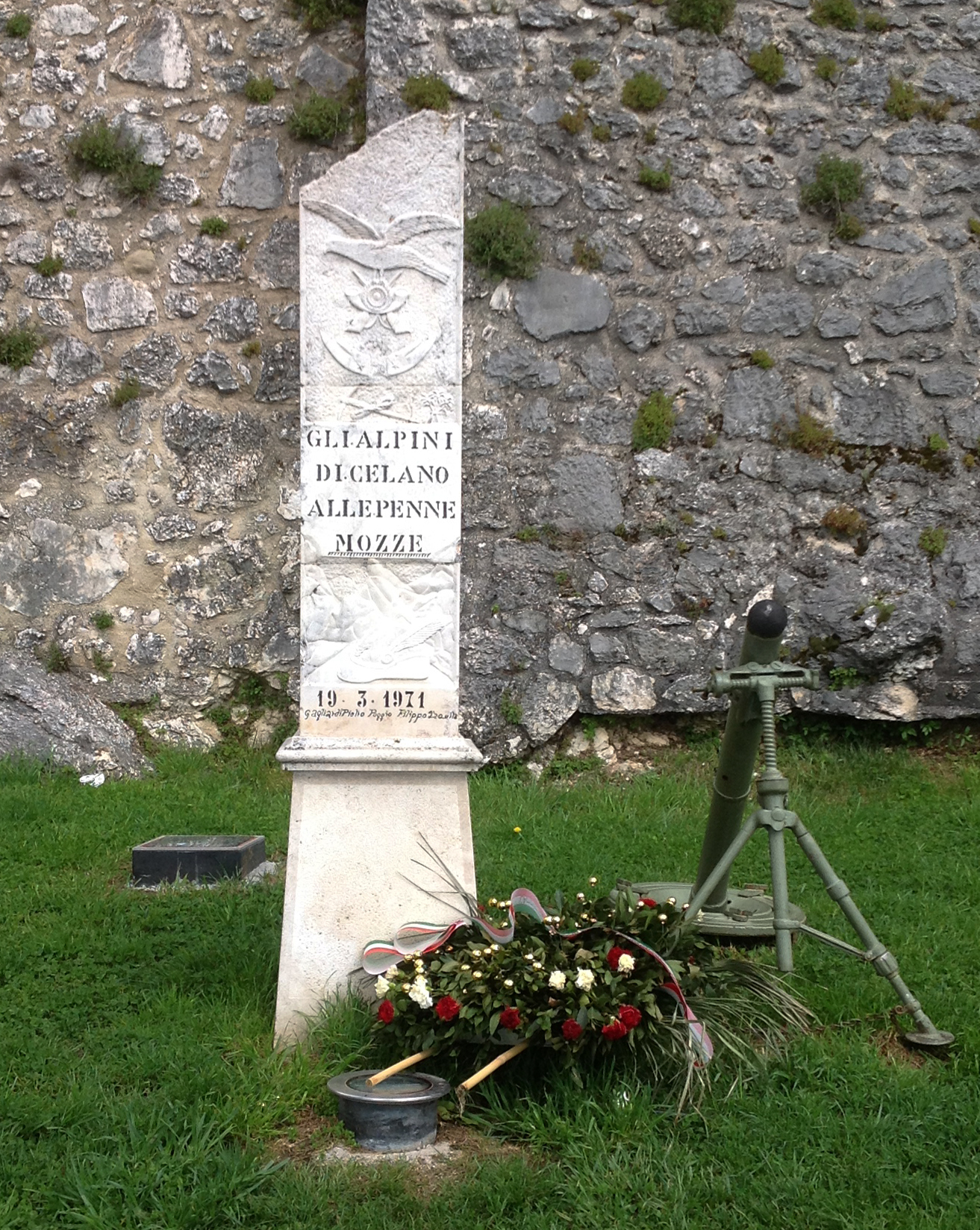 monumento ai caduti - a colonna spezzata - ambito abruzzese (terzo quarto XX)
