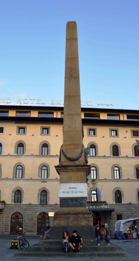 monumento ai caduti - ad obelisco di Pini Giovanni - manifattura toscana (fine/ fine XIX-XX)