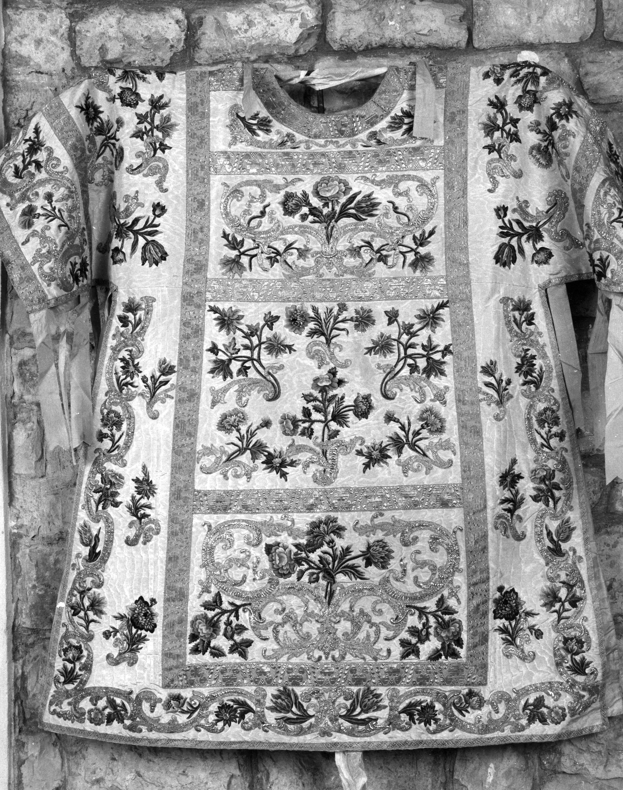 paramento liturgico - manifattura toscana (prima metà sec. XVIII)