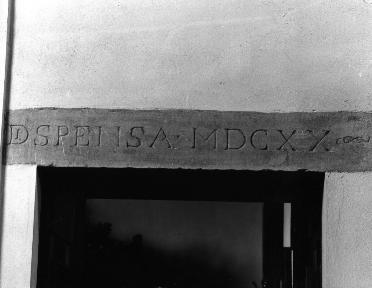 architrave di porta - bottega toscana (sec. XVII)