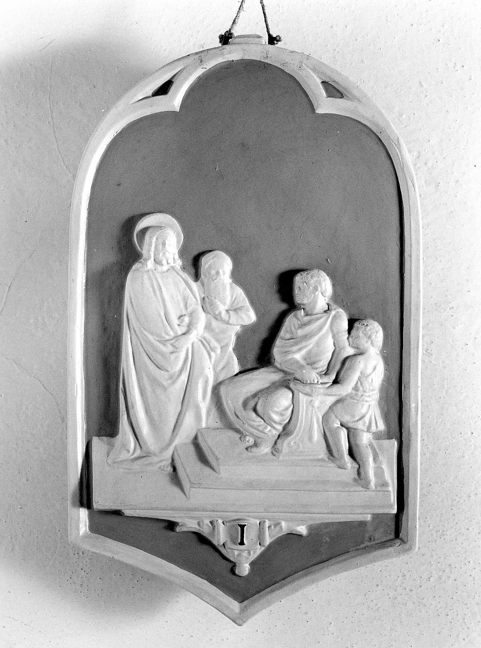 stazione I: Gesù condannato a morte (rilievo) di Andreini bottega (sec. XX)