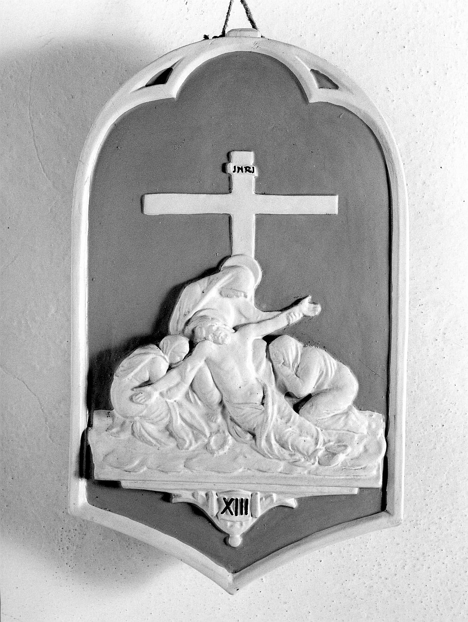 stazione XIII: Gesù deposto dalla croce (rilievo) di Andreini bottega (sec. XX)