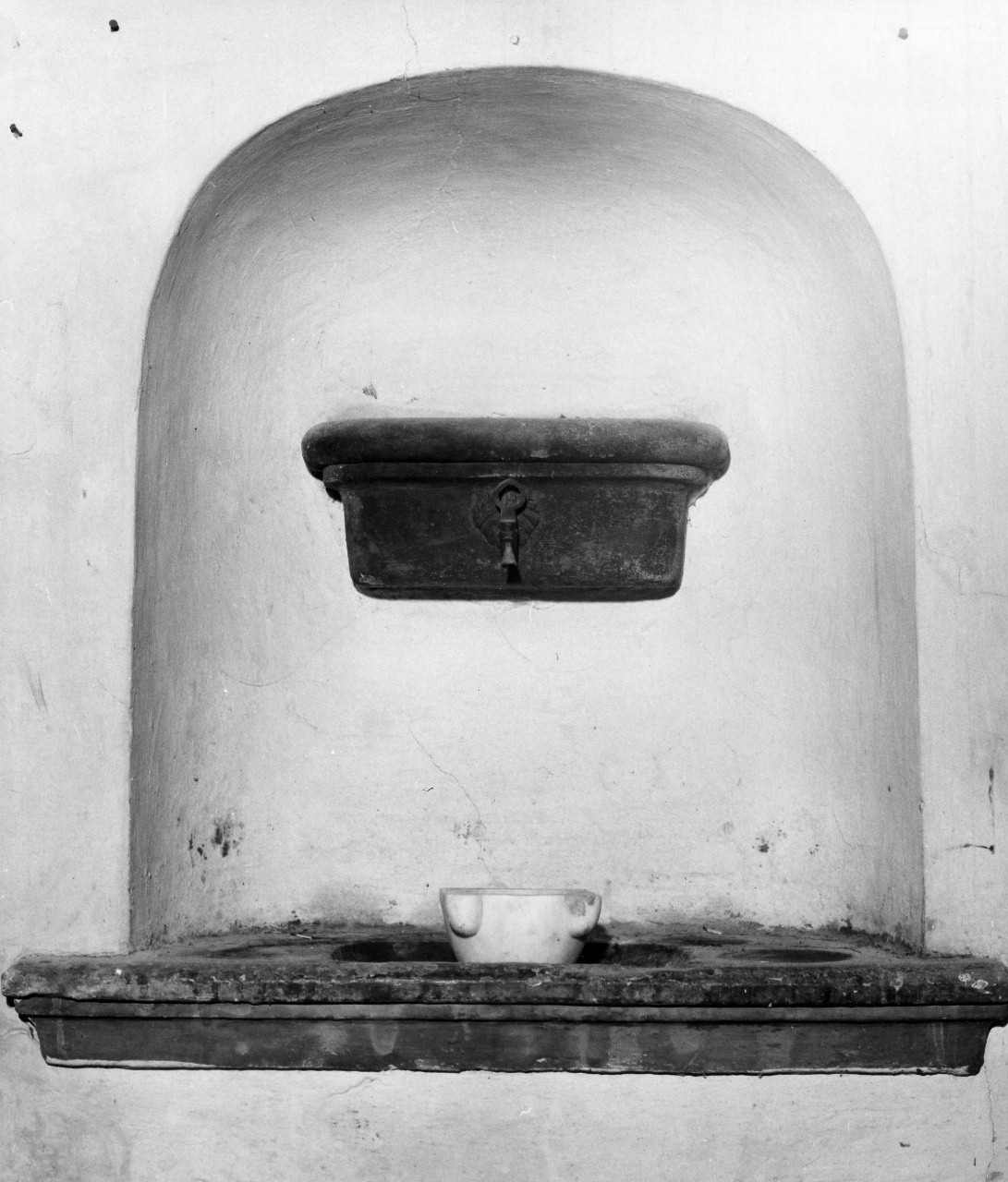 lavabo da sacrestia - bottega toscana (metà sec. XVII)