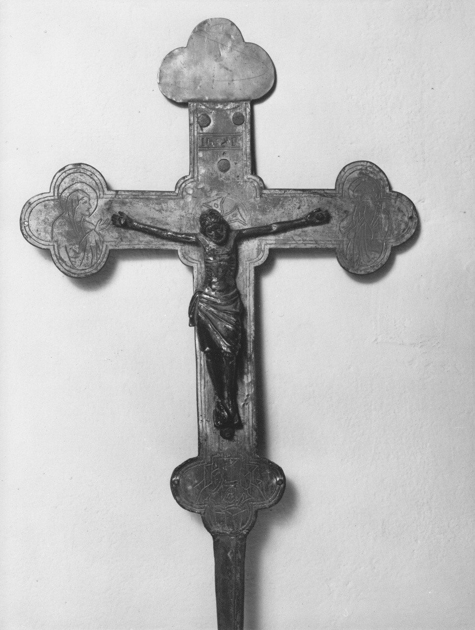 Cristo crocifisso (croce astile) - bottega fiorentina (metà, fine sec. XIV, sec. XV)