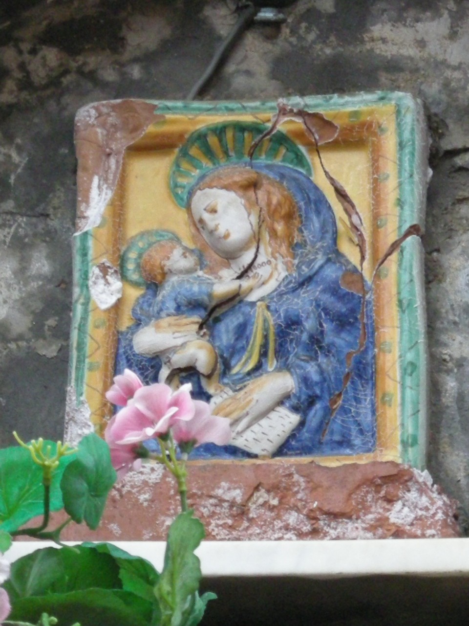 Madonna con Bambino (rilievo) - manifattura montelupese (prima metà sec. XVIII)