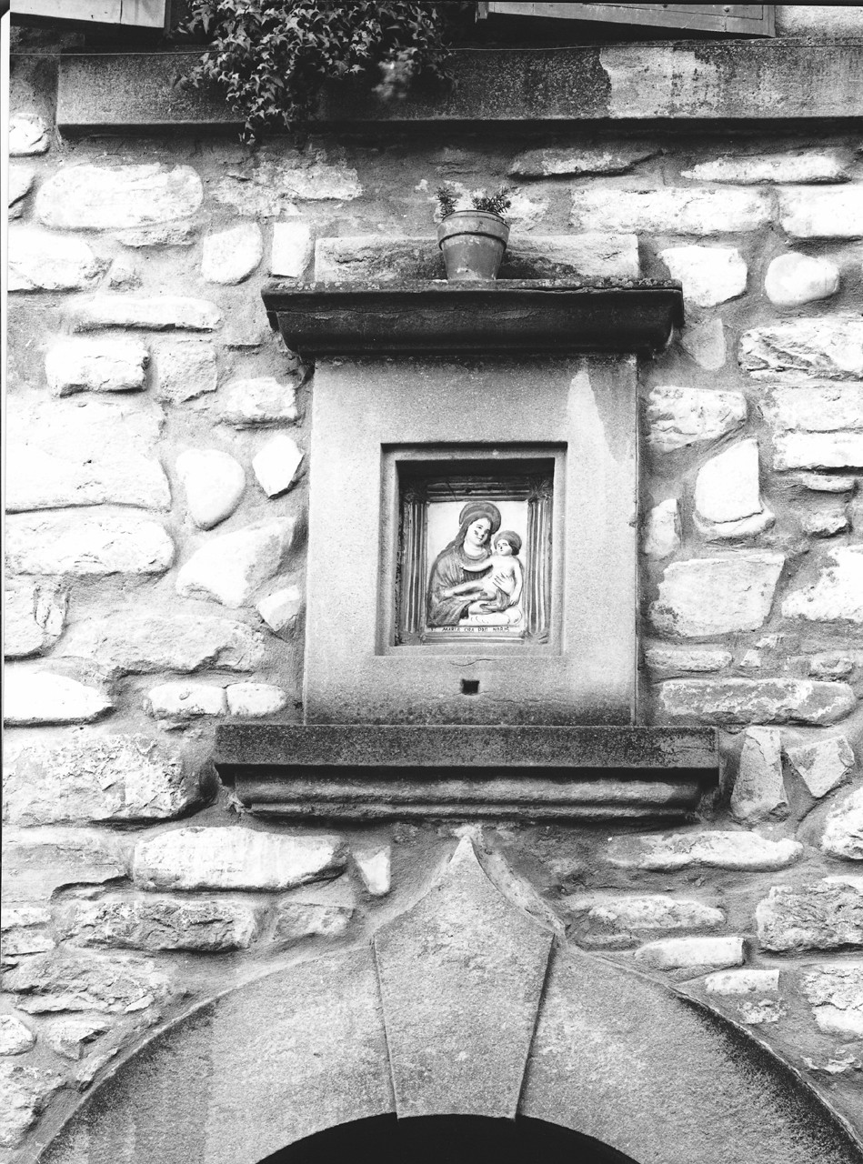 Madonna col Bambino (rilievo) - bottega toscana (secc. XIX/ XX)