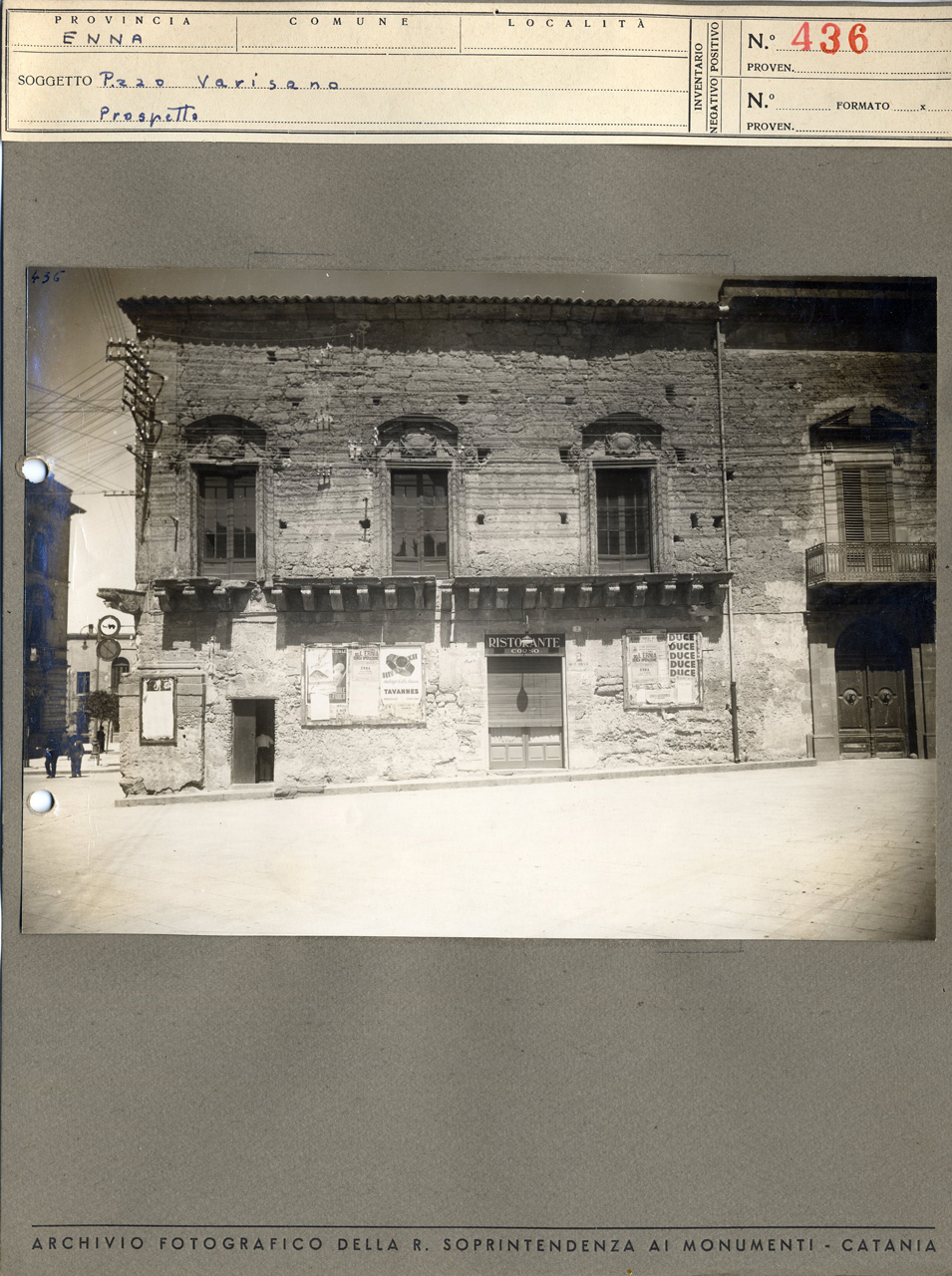 Sicilia - Enna - Architettura civile - Palazzo Varisano di Pasquasia - Veduta del prospetto est (positivo, elemento-parte componente, scheda di supporto) di Anonimo <1901-1950> (secondo quarto XX)