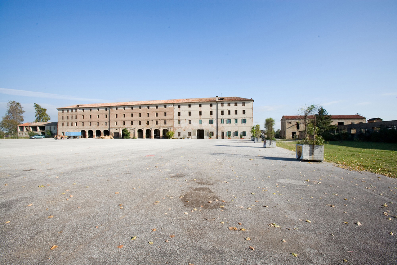 Edificio rurale noto come "Palazzo Jacur" ora Giacometti e adiacenze (casa) - Piove di Sacco (PD) 
