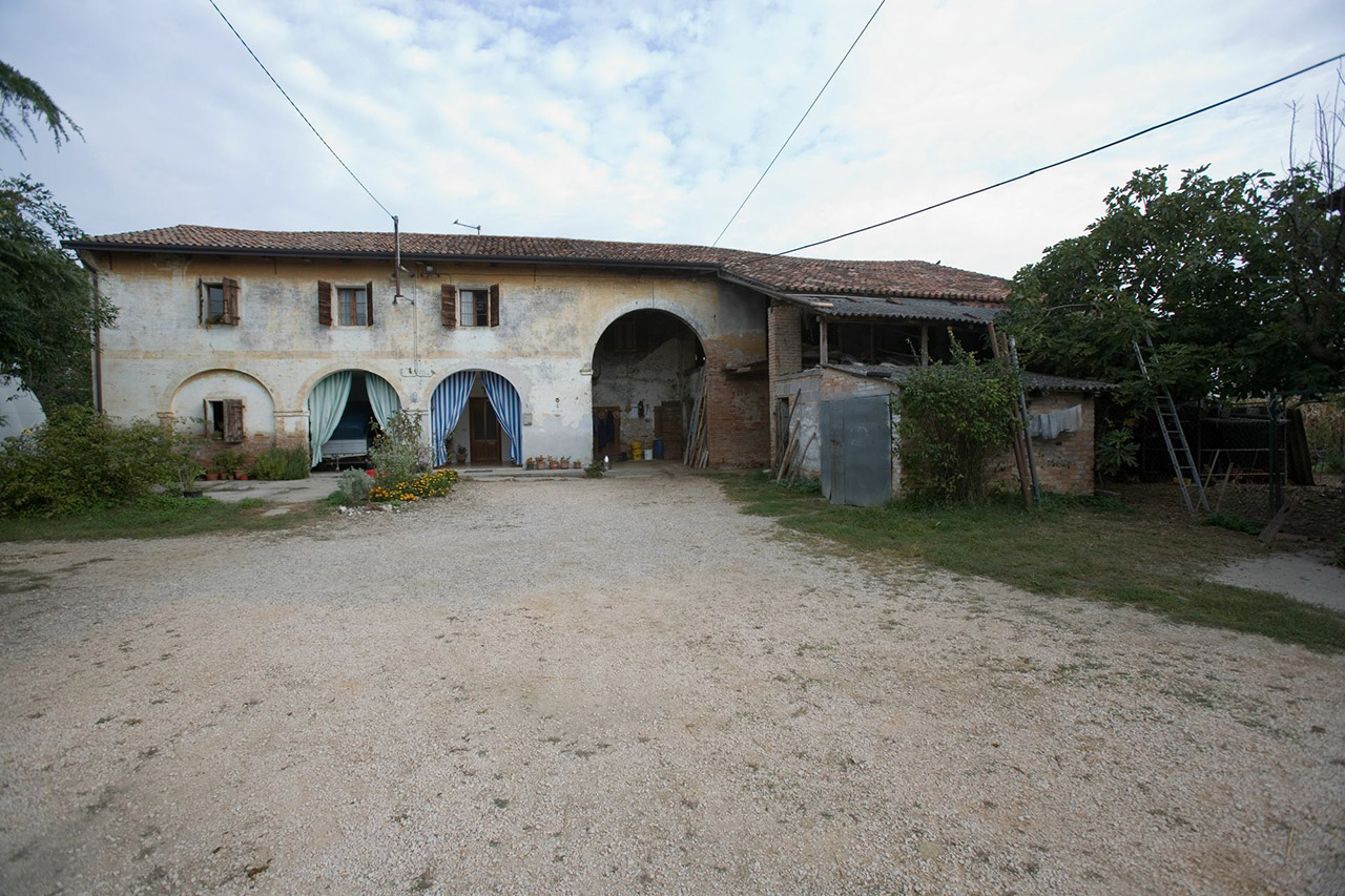 Edificio rurale con pertinenze (casa) - Treviso (TV) 
