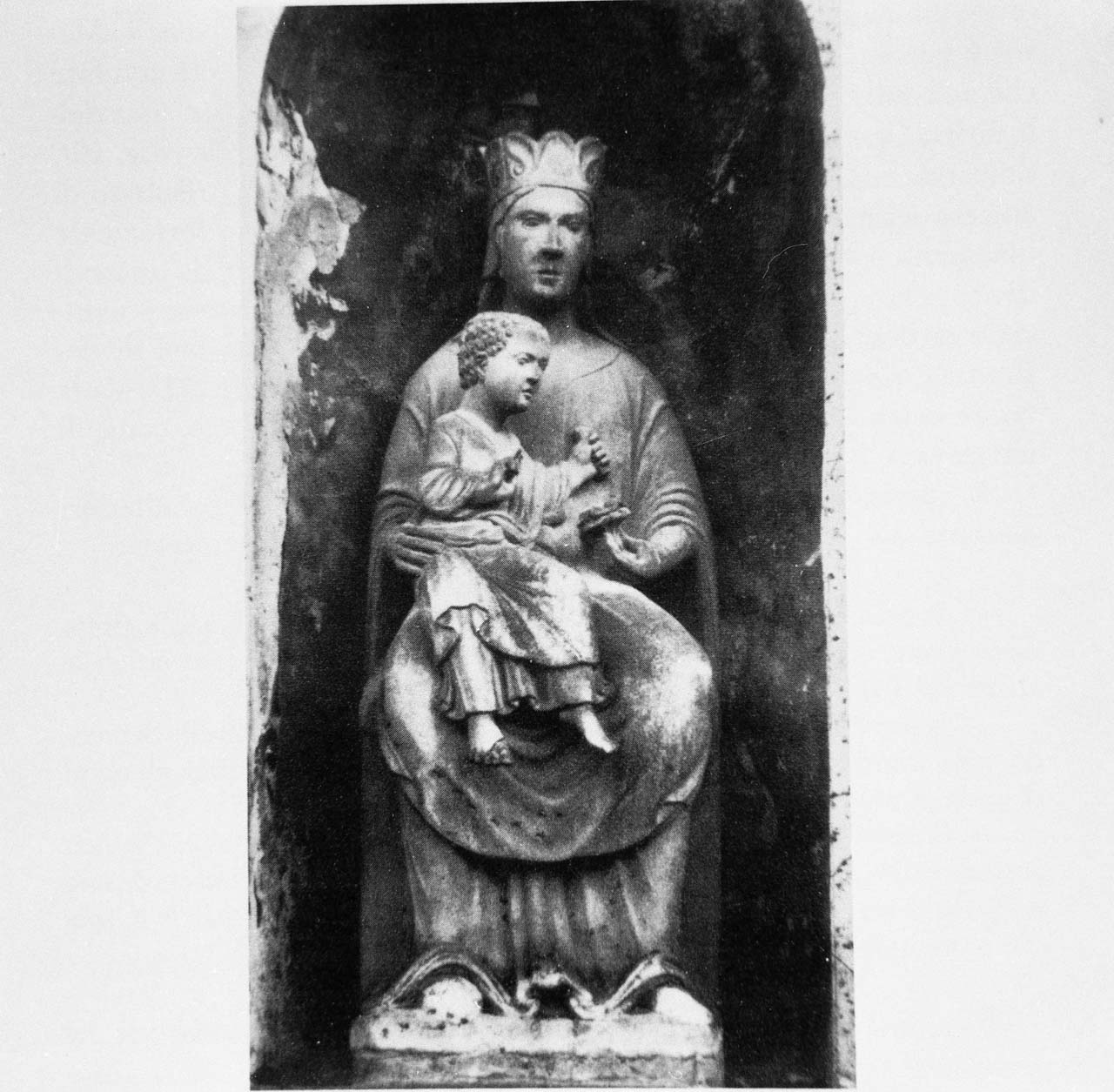 Madonnina del Petrarca, Madonna col Bambino (scultura, opera isolata) di Antelami Benedetto (cerchia) (sec. XIII)