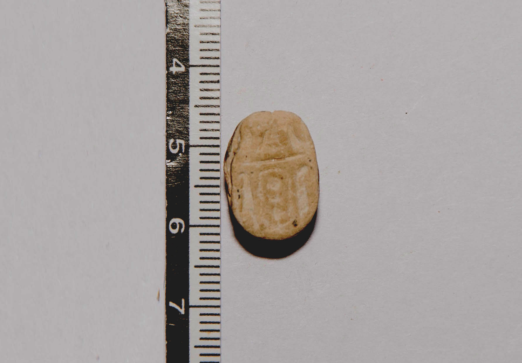 Amuleto/ a forma di scarabeo