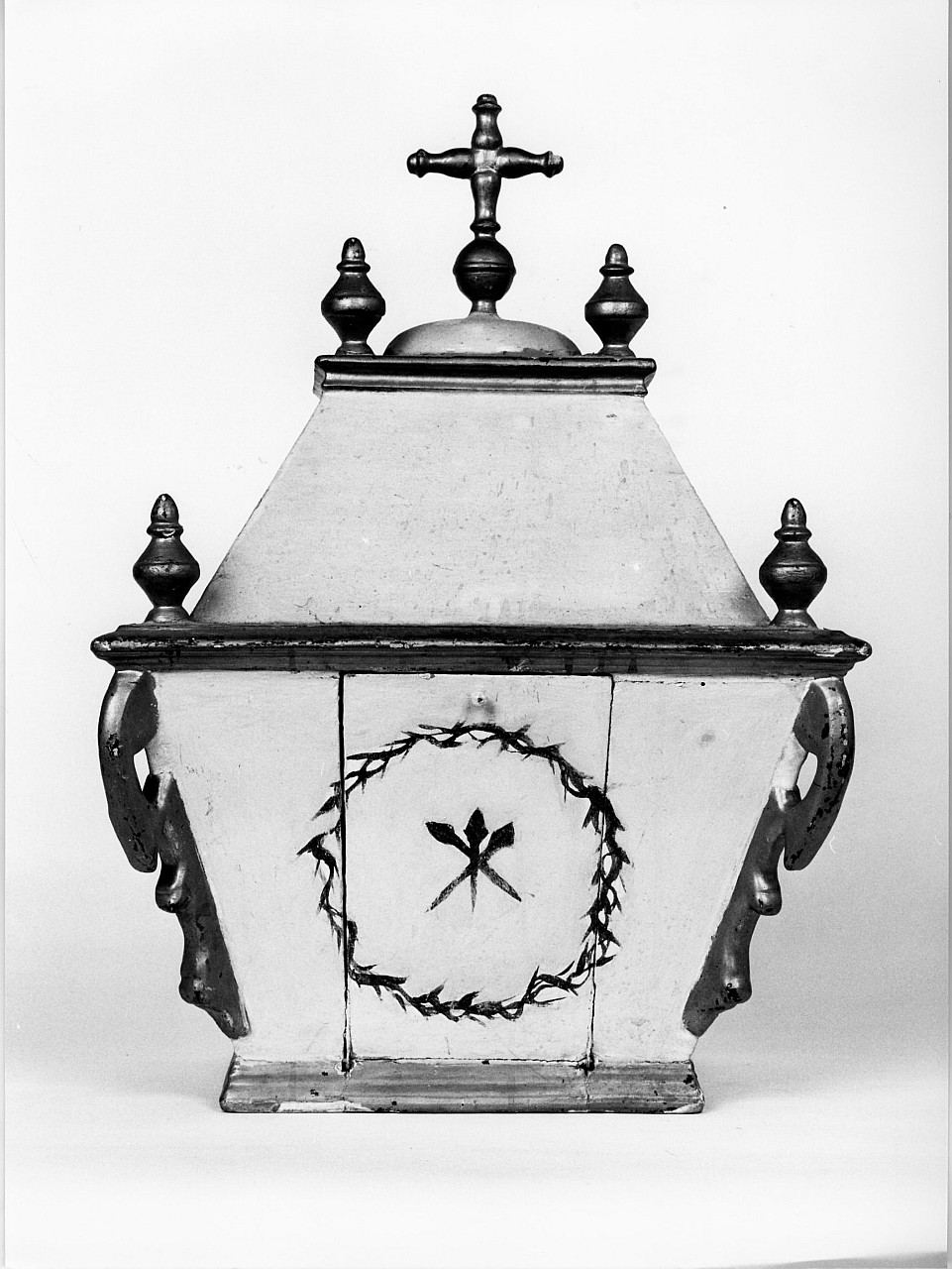 simboli della passione (urna - a sarcofago, opera isolata) - manifattura toscana (inizio sec. XIX)