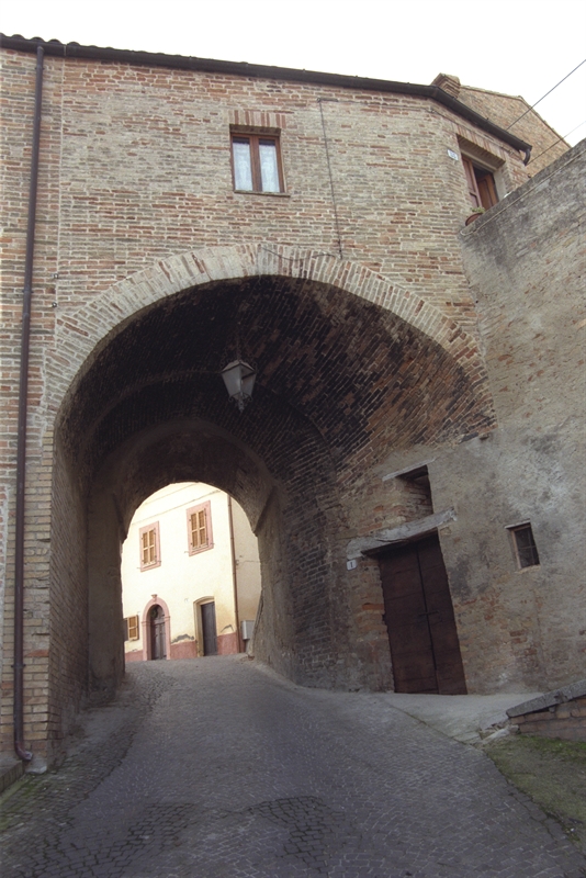 Porta del Castello di Patrignone (porta castellana) - Montalto delle Marche (AP) 