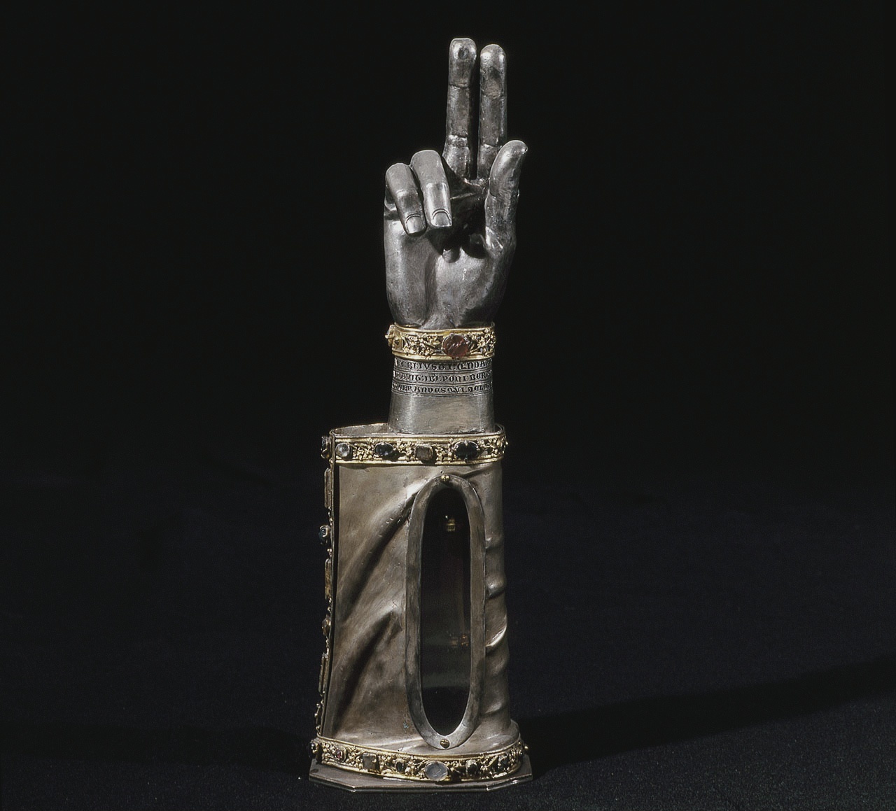 mano benedicente (reliquiario antropomorfo - a braccio) - bottega francese (fine sec. XIII)