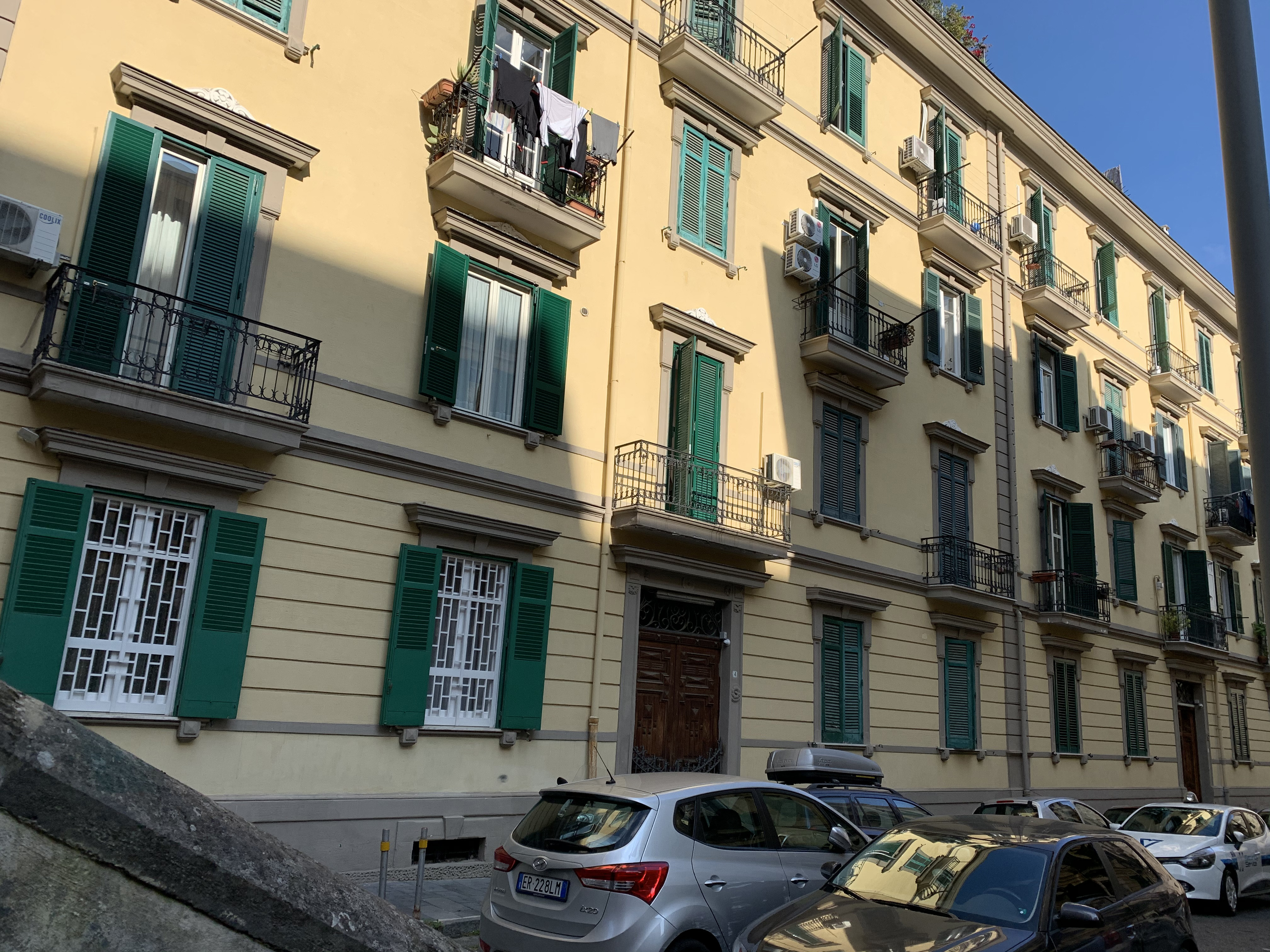 [Palazzo privato in via Antonio Ludovico Antinori, 2-4] (palazzo, privato) - Napoli (NA)  (XX)