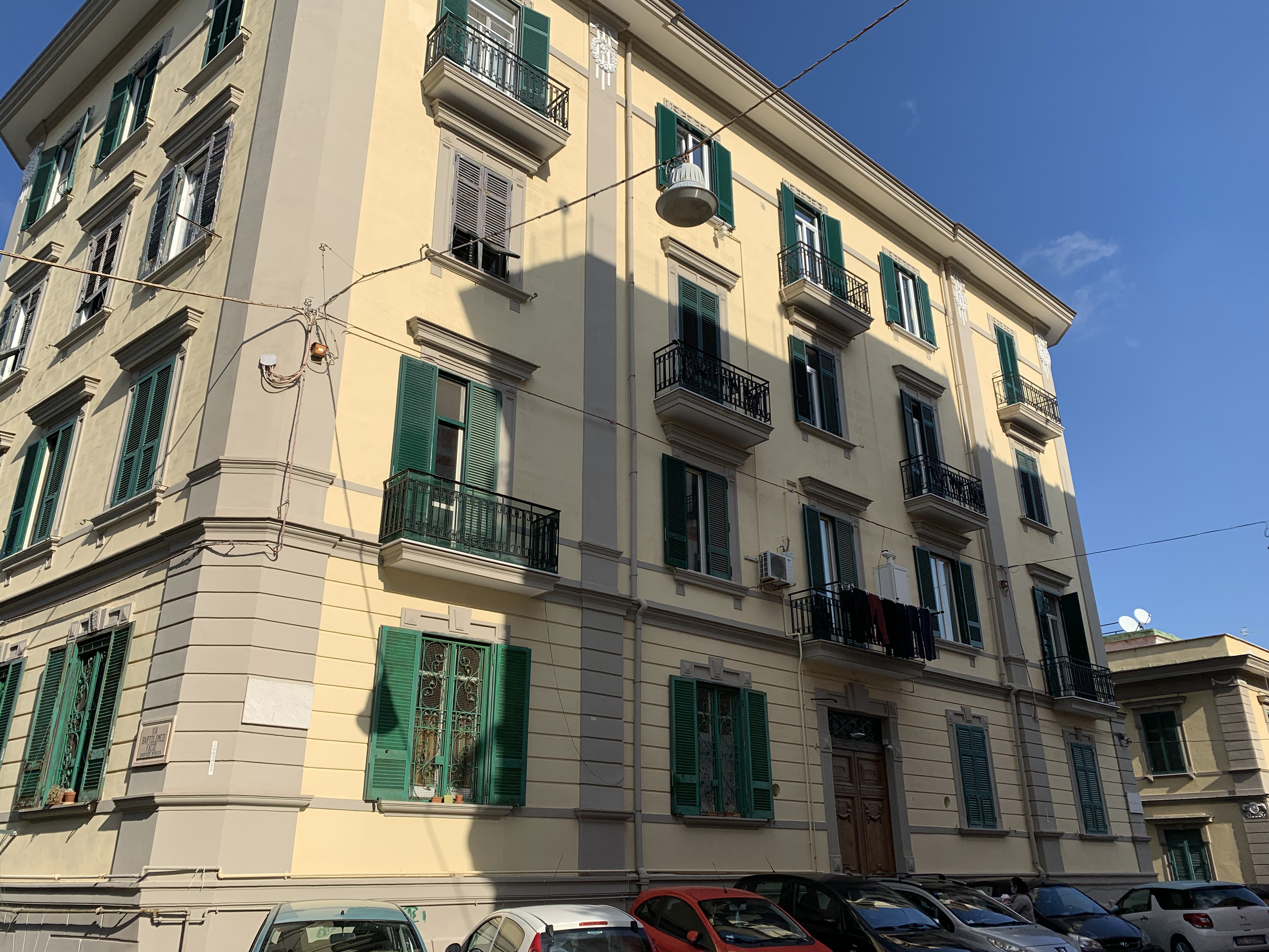 [Palazzo privato in via Antonio Ludovico Antinori, 6] (palazzo, privato) - Napoli (NA)  (XX; XX)