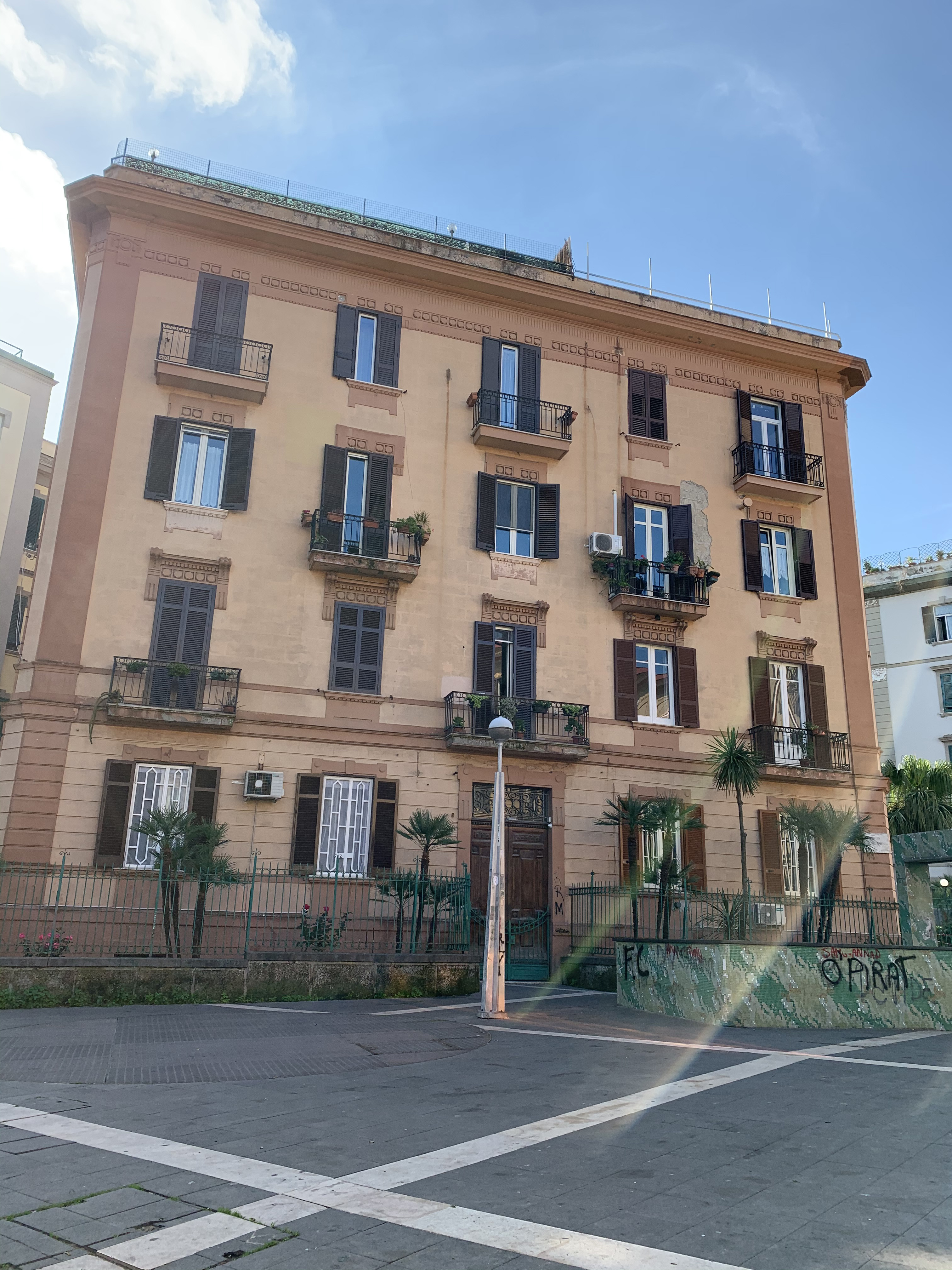 [Palazzo privato in piazza Scipione Ammirato, 1] (palazzo, privato) - Napoli (NA)  (XX)