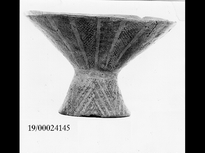 coppa monoansata - cultura di Castelluccio (SECOLI/ XVII a.C)