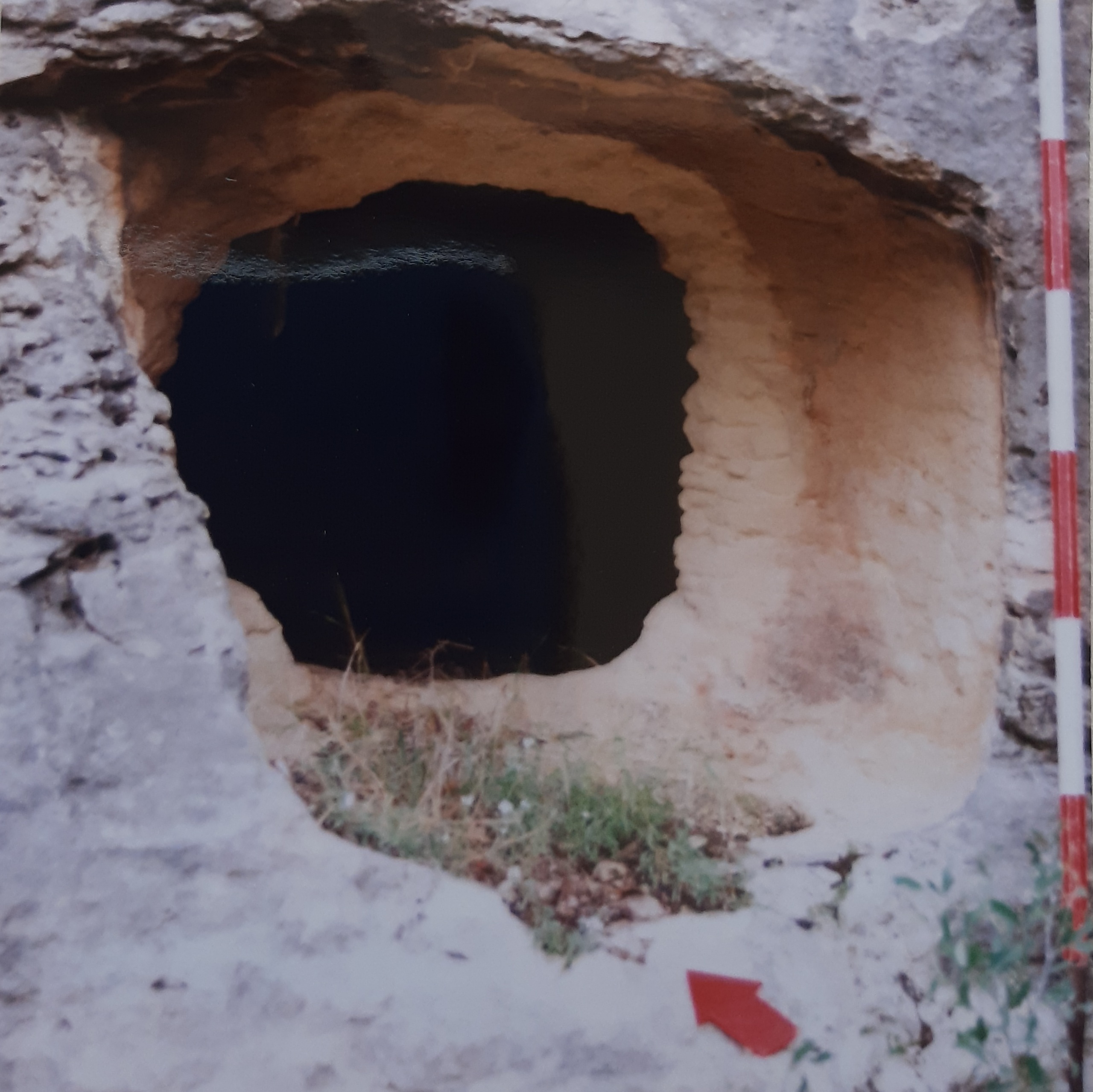 Domus de janas di Ziu Iuanne (tomba a camera ipogea) - Banari (SS)  (fine PERIODIZZAZIONI/ PREISTORIA/ Neolitico)