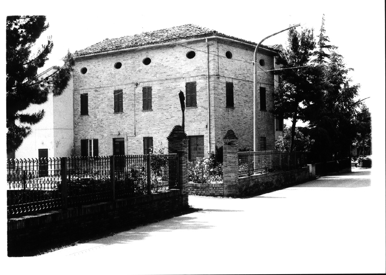 Casa Cecchini (casa colonica) - Mombaroccio (PU) 