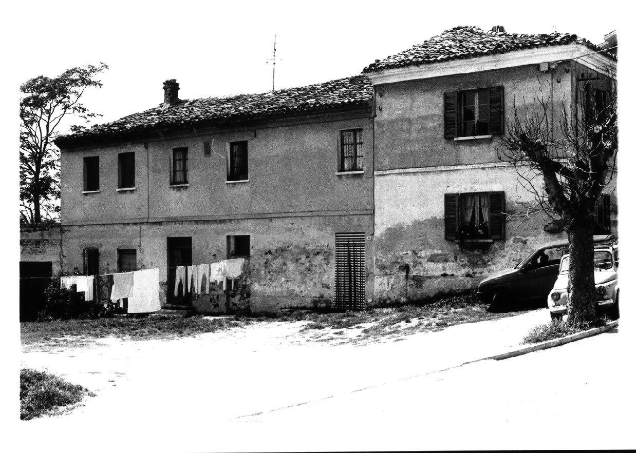 Casa rurale (casa colonica) - Mombaroccio (PU) 