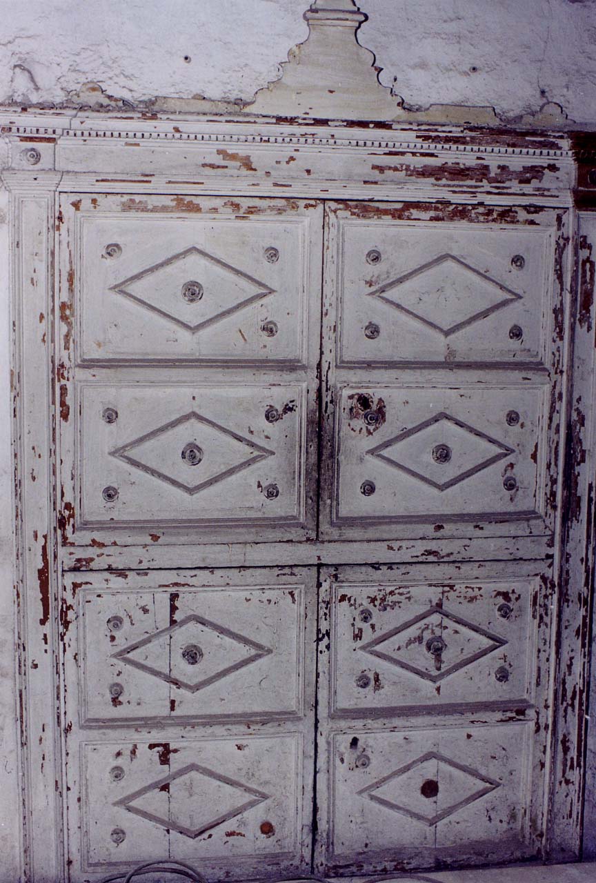 motivi decorativi a rombo (armadio a muro) - bottega siciliana (seconda metà XIX)