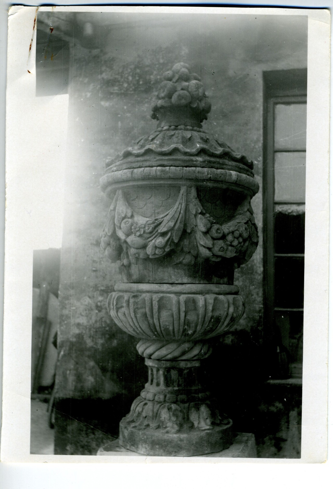 vaso a festoni (positivo) di anonimo (metà XX)