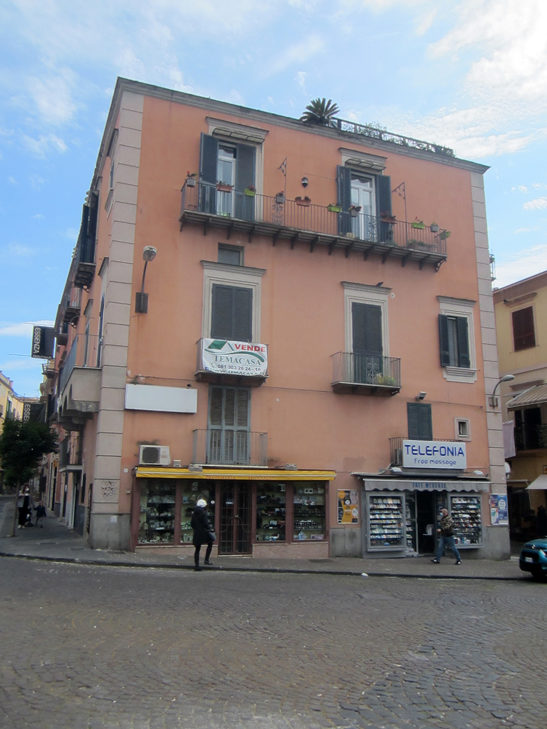 [Palazzo in Traversa di Via Allumiera, 10-12-14-16] (palazzo, civico) - Pozzuoli (NA) 