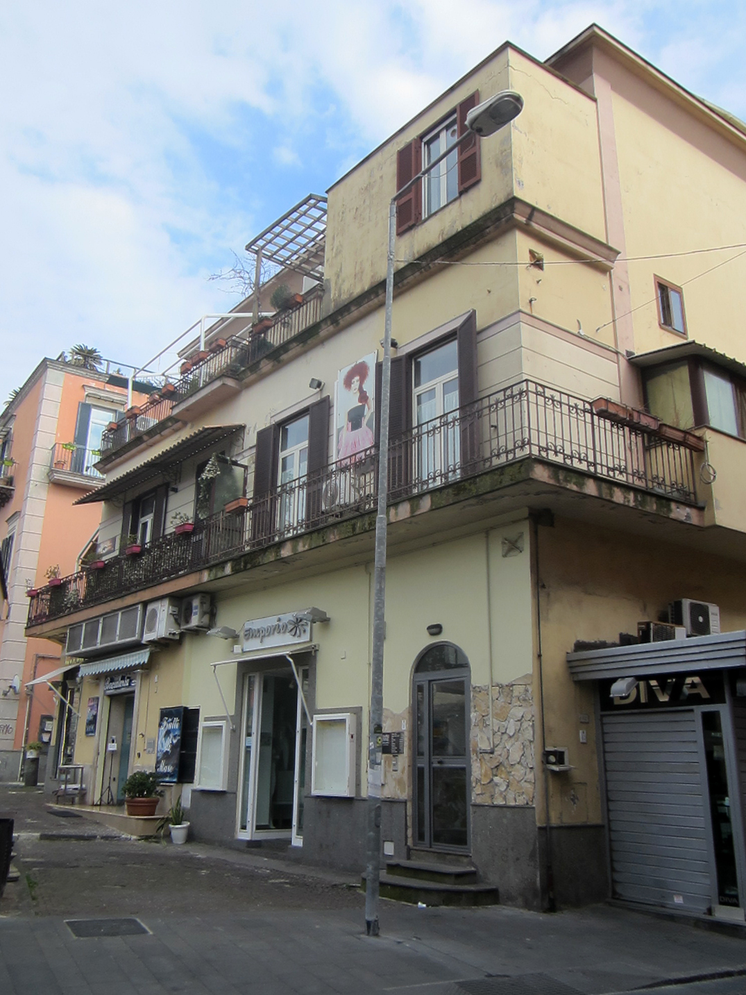 [Palazzo in Via Cesare Battisti, 8-9-10-11] (palazzo, civico) - Pozzuoli (NA) 