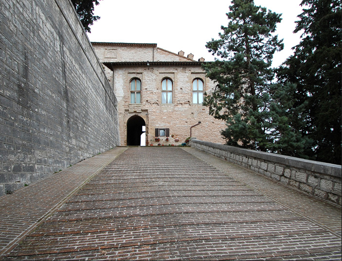 Scalinata al Palazzo Ducale (scalinata) - Fossombrone (PU) 