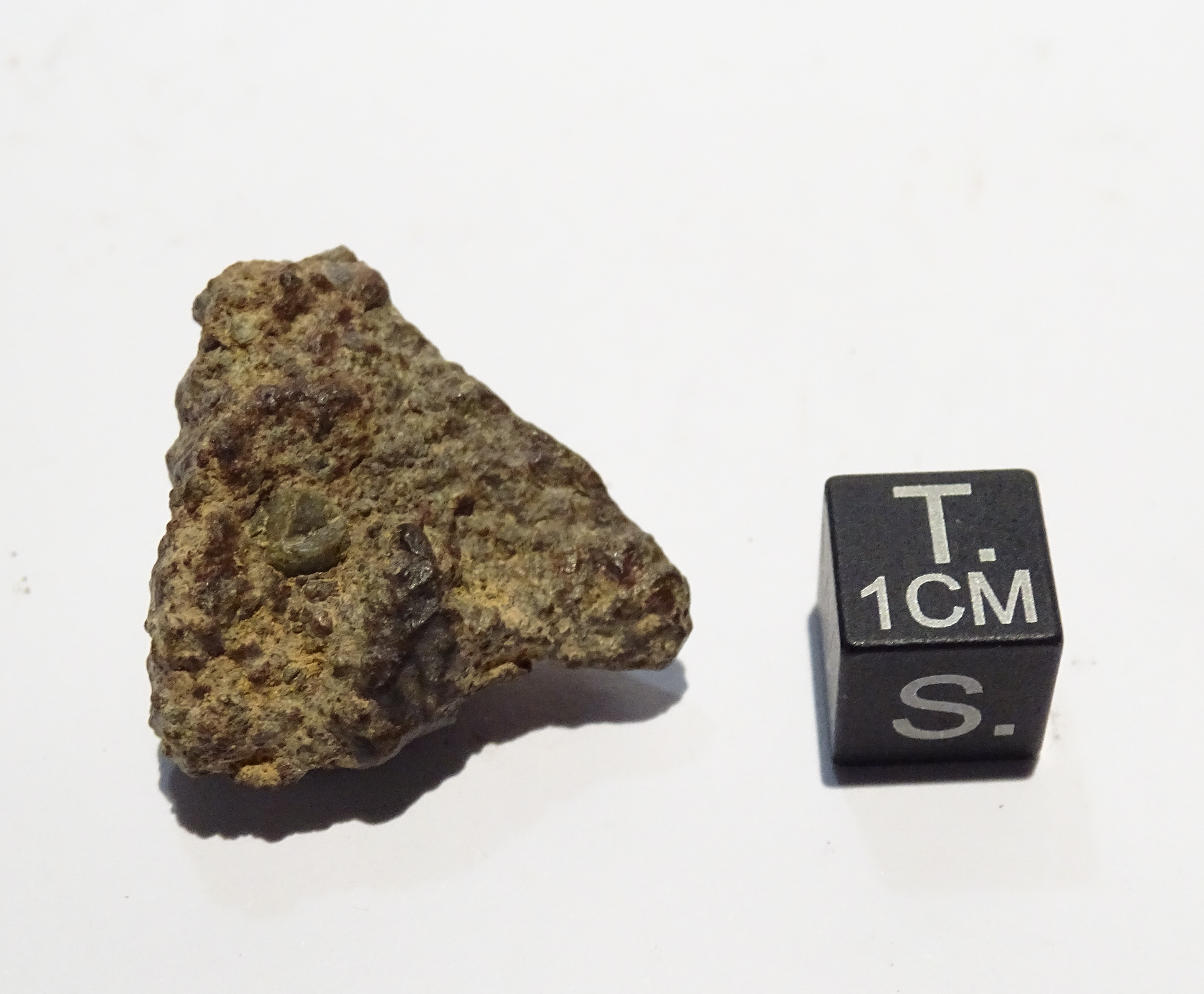 Meteorite/ Condrite ordinaria/ Dar al Gani 689 (esemplare)