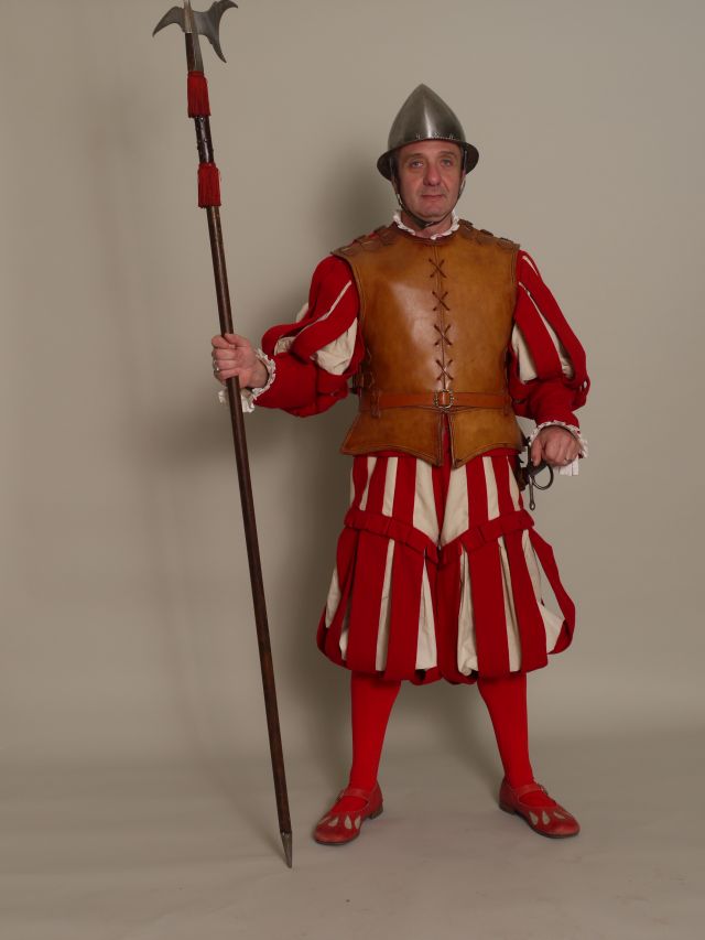 Alabardiere (Costume maschile del Corteo Storico della Repubblica Fiorentina / Alabardiere, Costume realizzato per fini di rievocazione storica, ABBIGLIAMENTO E ORNAMENTI DEL CORPO/ VESTIMENTI) - manifattura toscana