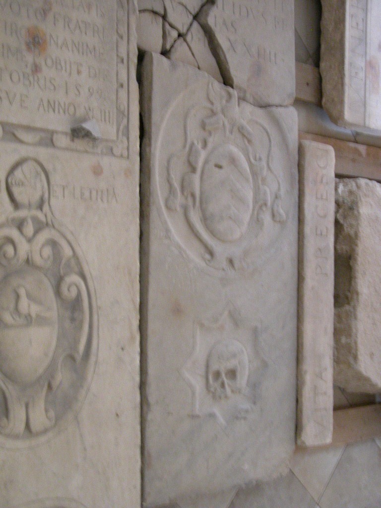stemma, teschio (lapide tombale) - ambito siciliano (metà XVI)