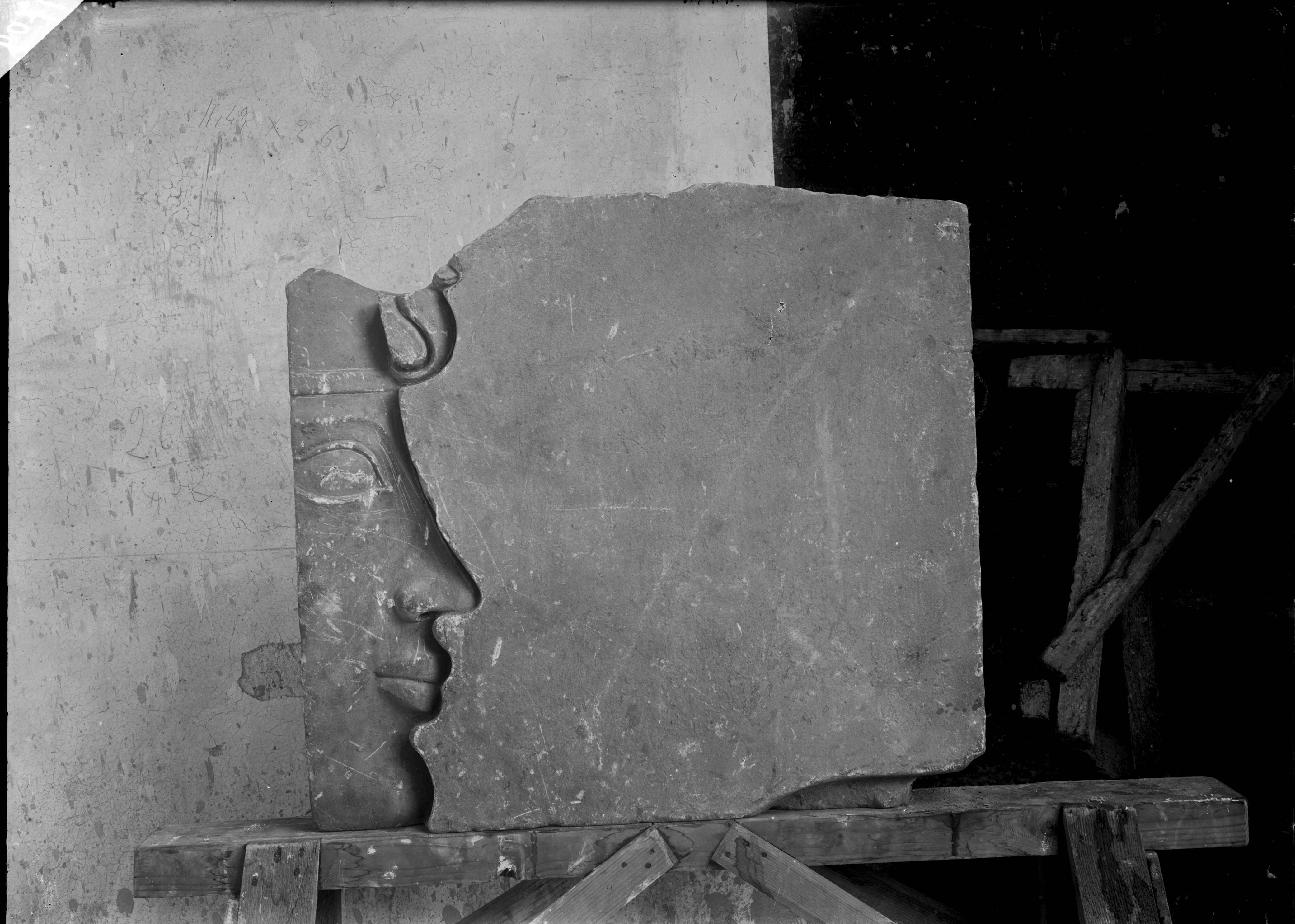 rilievo, Frammento di basso-rilievo egizio (MILLENNI/ I millennio a.C)