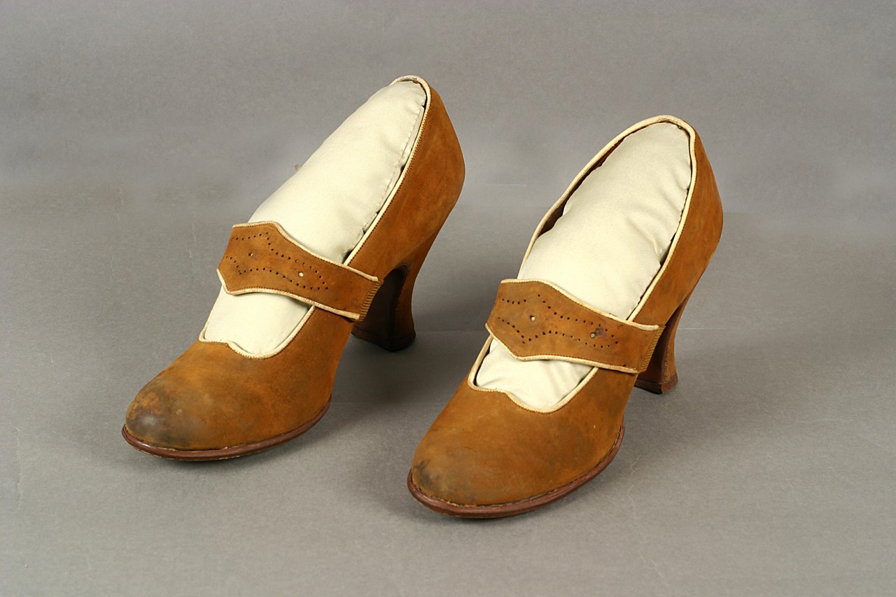 scarpe, paio - manifattura milanese (primo quarto sec. XX)