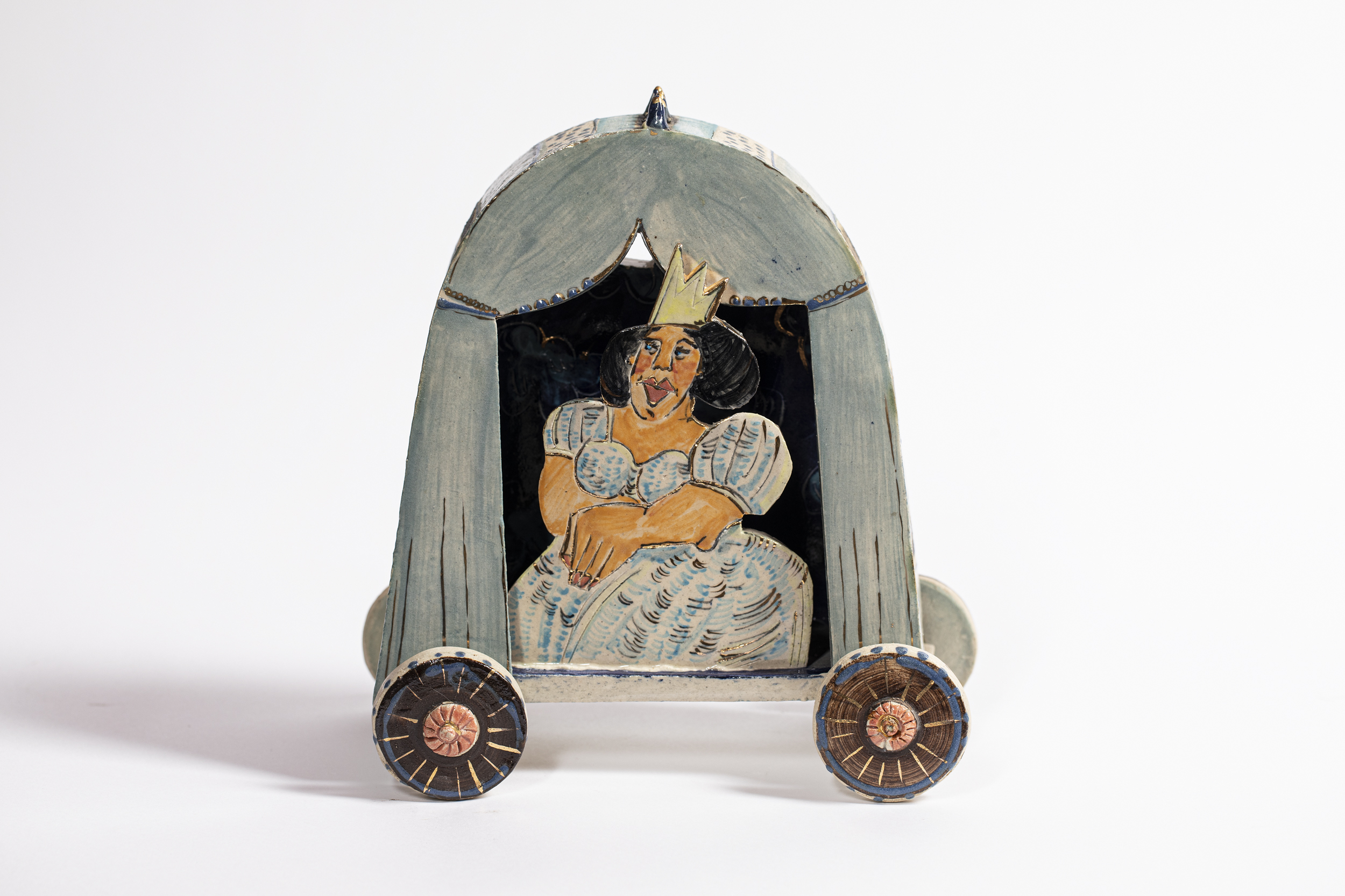 Teatrino con ruote, fanciulla su un carro (scultura, opera isolata) di De Nigris Rita (fine XX)