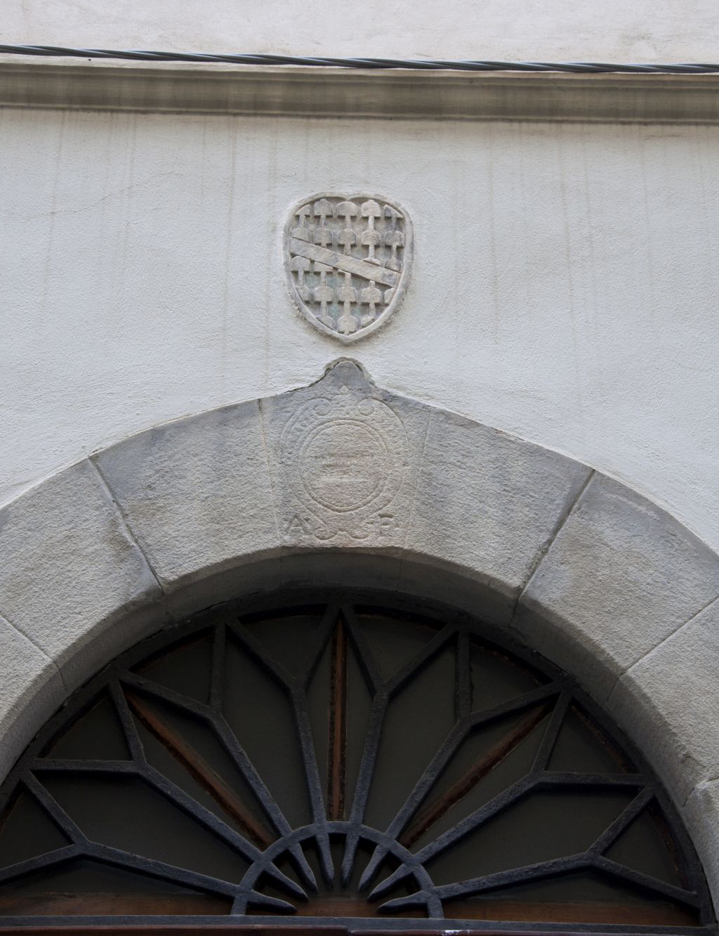 Stemma nobiliare famiglia Della Seta (scultura) - ambito toscano (XV)