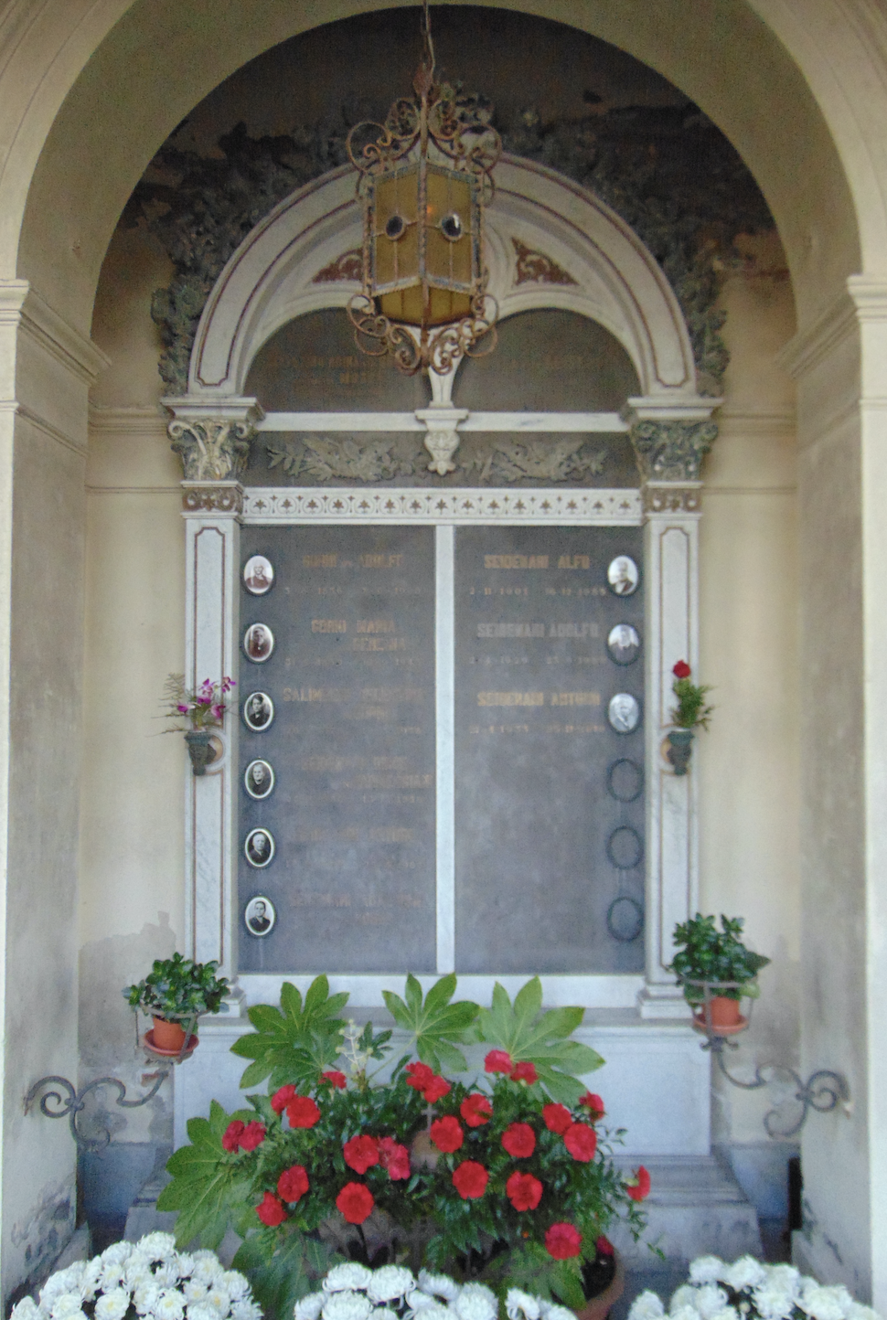 monumento funebre - a lastra di Monti, Alessandro (fine XIX)