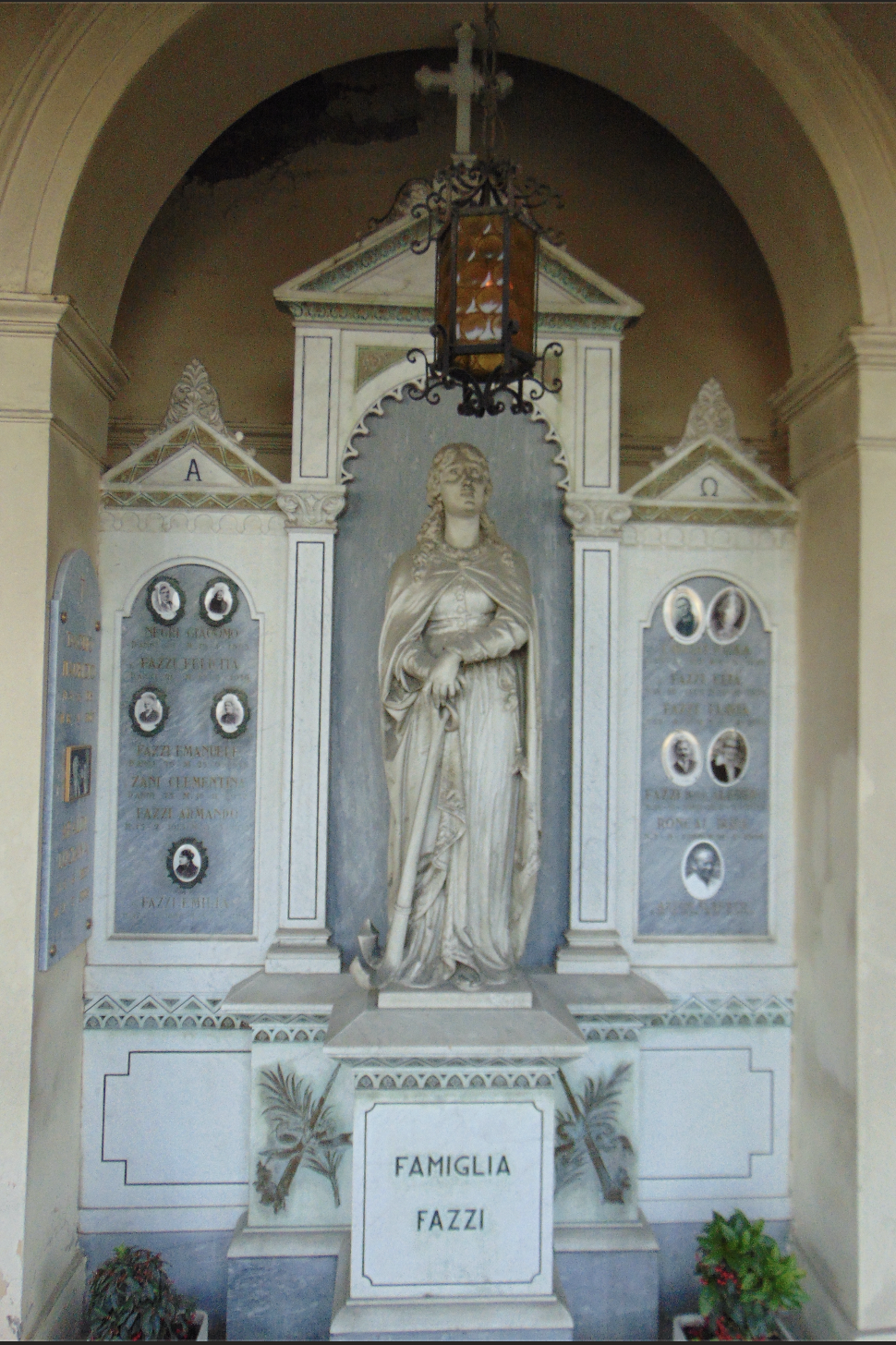 La Speranza (monumento funebre - a tabernacolo) di Monti, Alessandro (fine XIX)