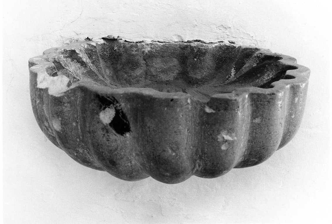 acquasantiera da parete - bottega molisana (sec. XVIII)