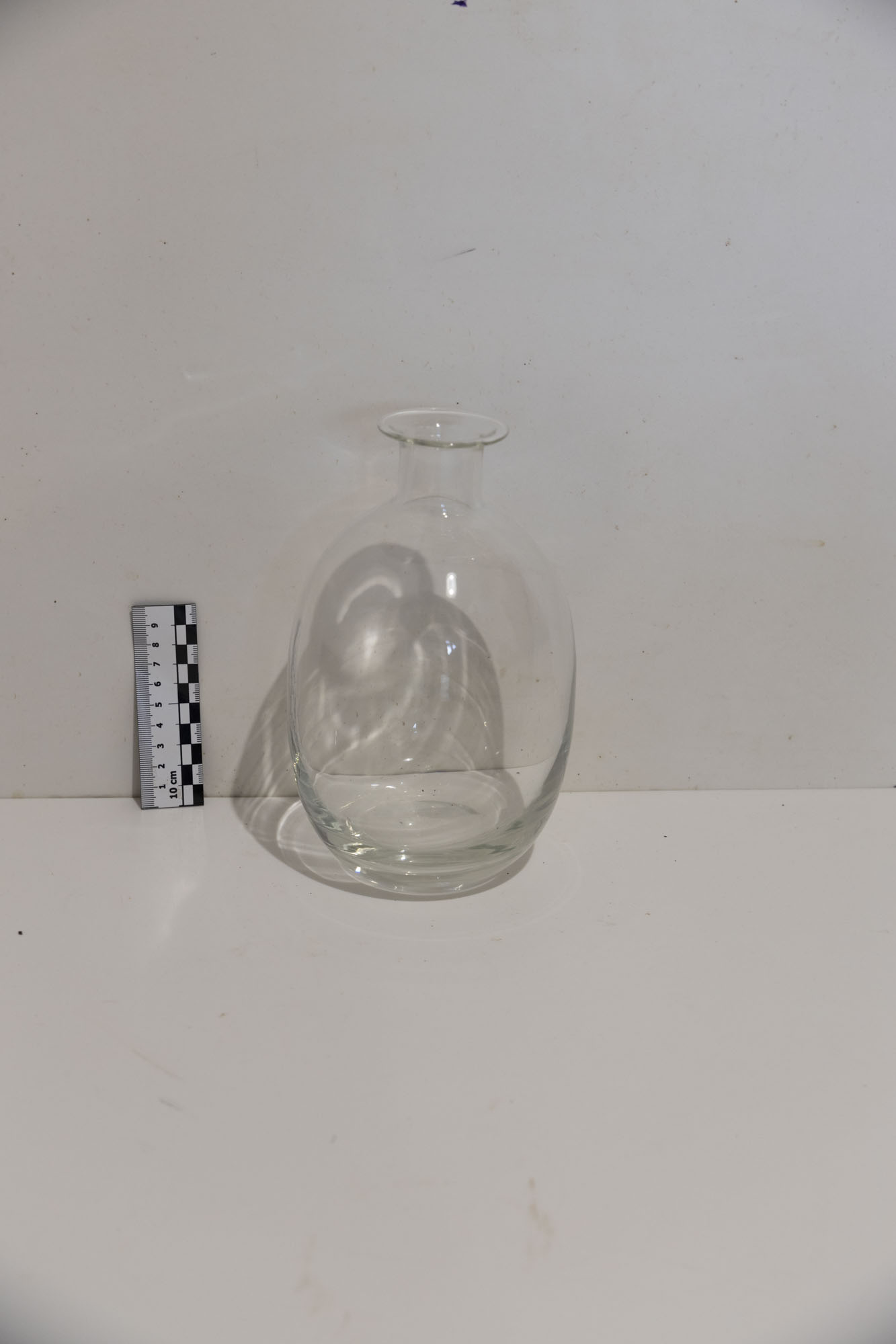 Bottigliaarredi e suppellettili/ contenitori, recipienti e oggetti di uso domestico