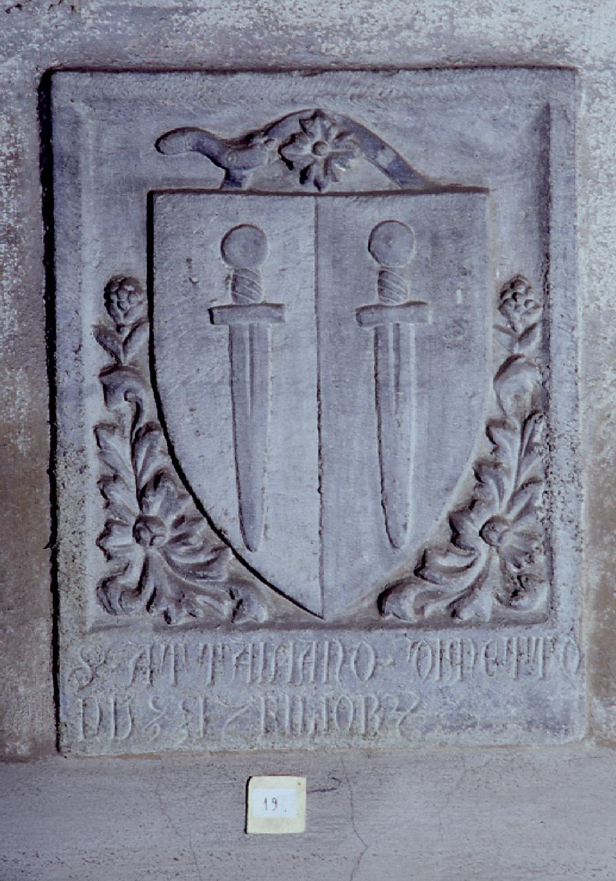 stemma gentilizio della famiglia Nuzzi (?) (lapide tombale) - produzione fiorentina (seconda metà sec. XIV)