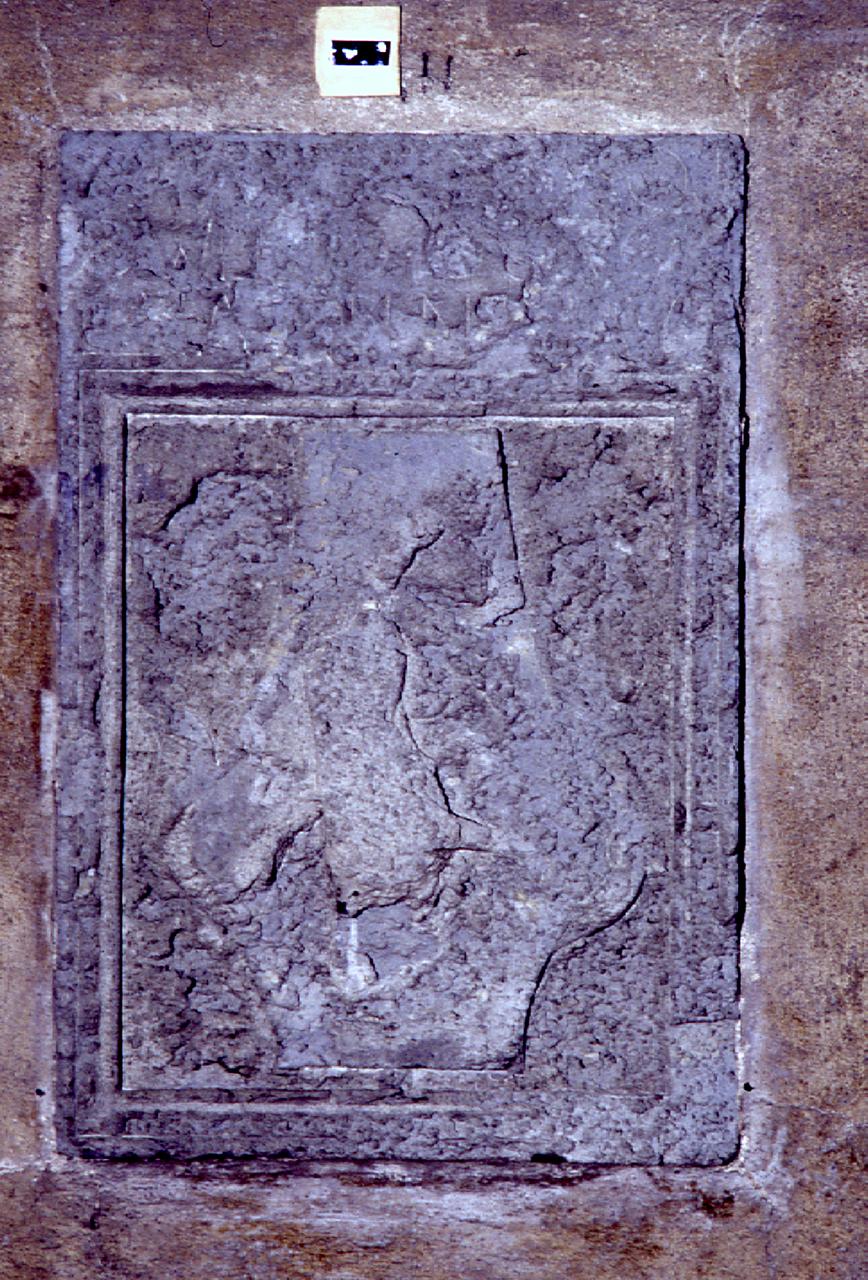 stemma gentilizio (lapide tombale) - produzione toscana (sec. XV)