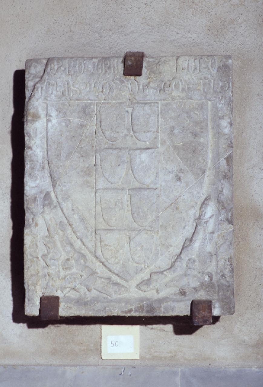 stemma gentilizio della famiglia Ughi (?) (lapide tombale) - produzione fiorentina (seconda metà sec. XIV)